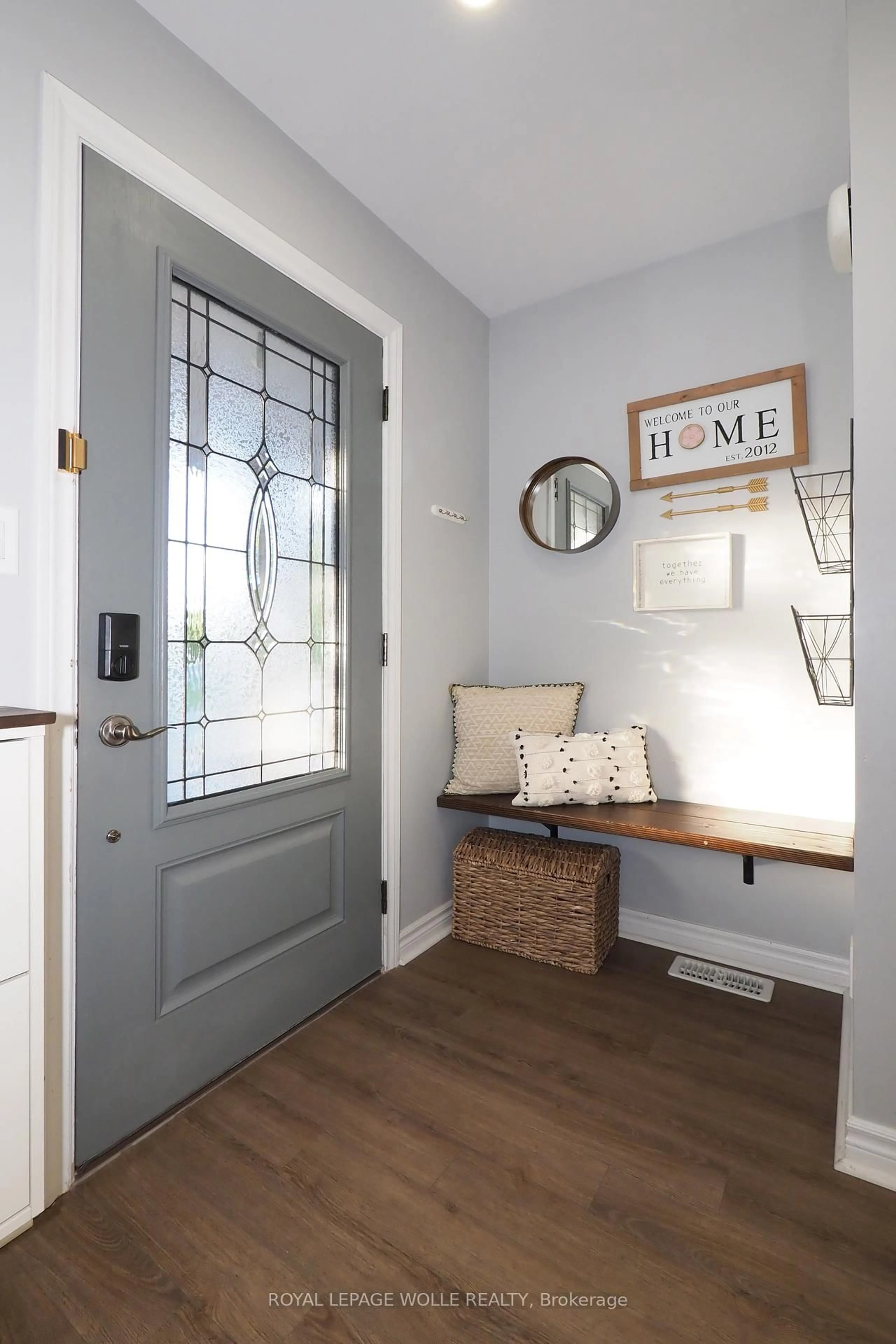 Indoor entryway for 7 Caprice Crt, Kitchener Ontario N2M 5M2