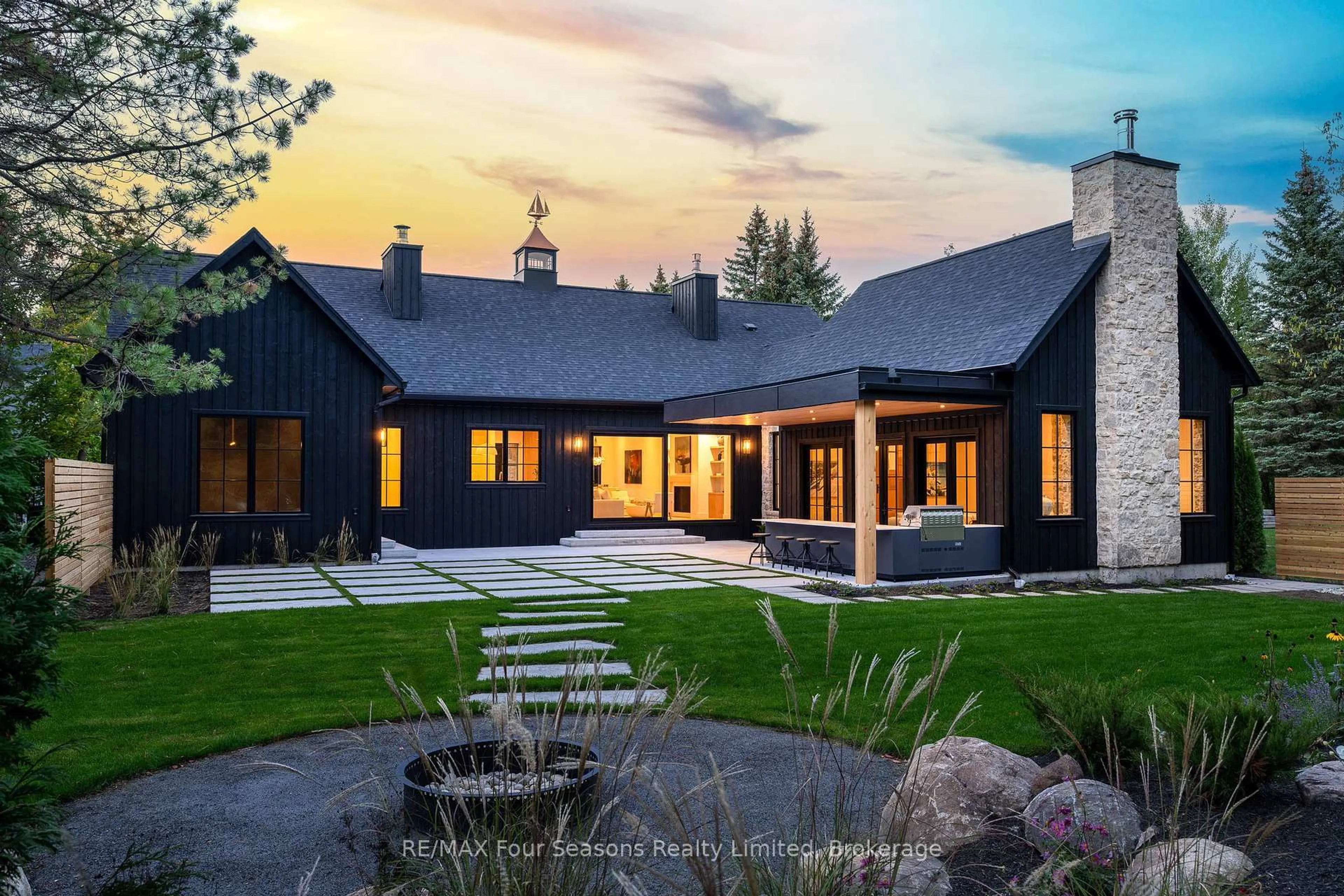 Home with brick exterior material, mountain view for 172 Sleepy Hollow Rd, Blue Mountains Ontario L9Y 0S8