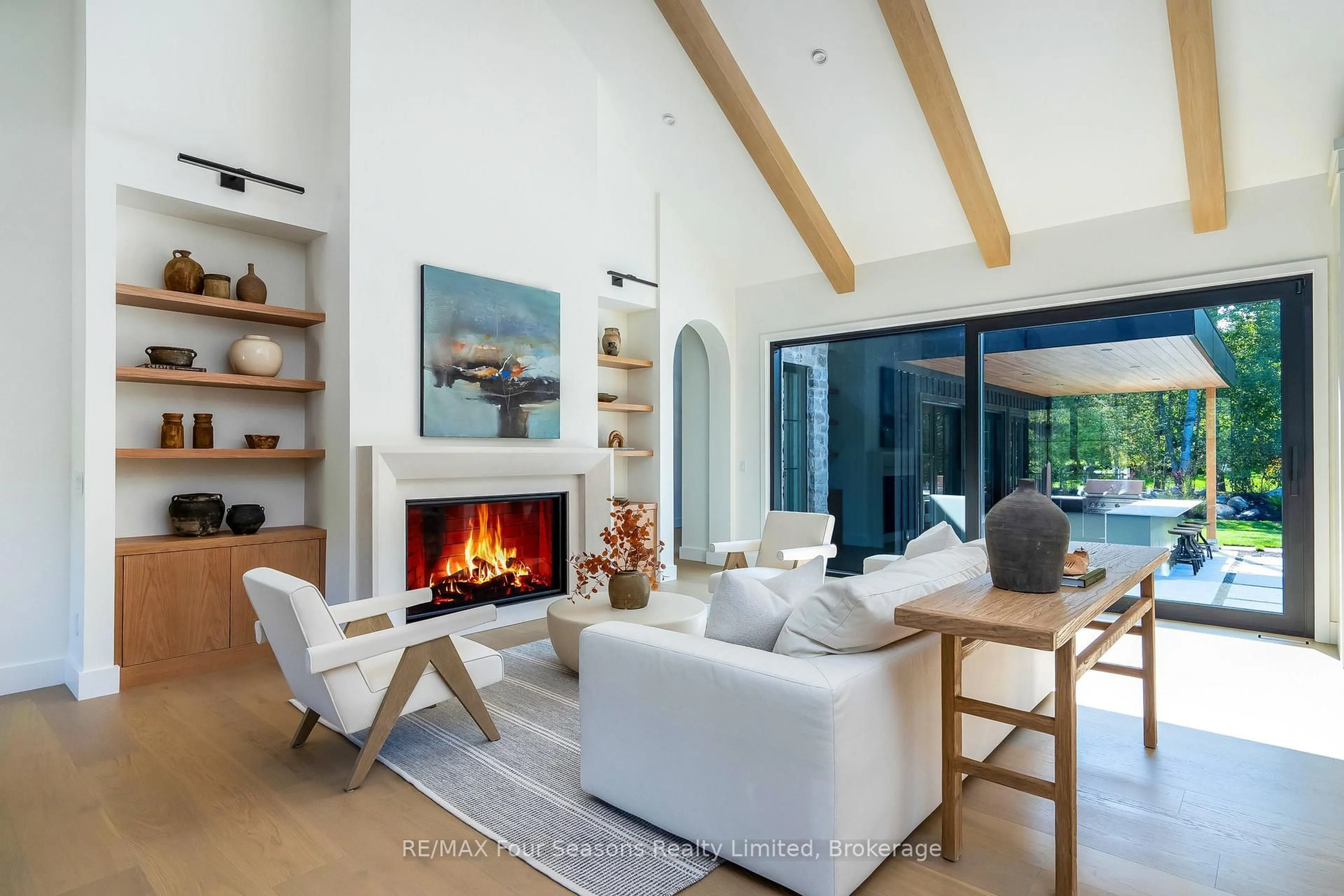 Living room with furniture, unknown for 172 Sleepy Hollow Rd, Blue Mountains Ontario L9Y 0S8