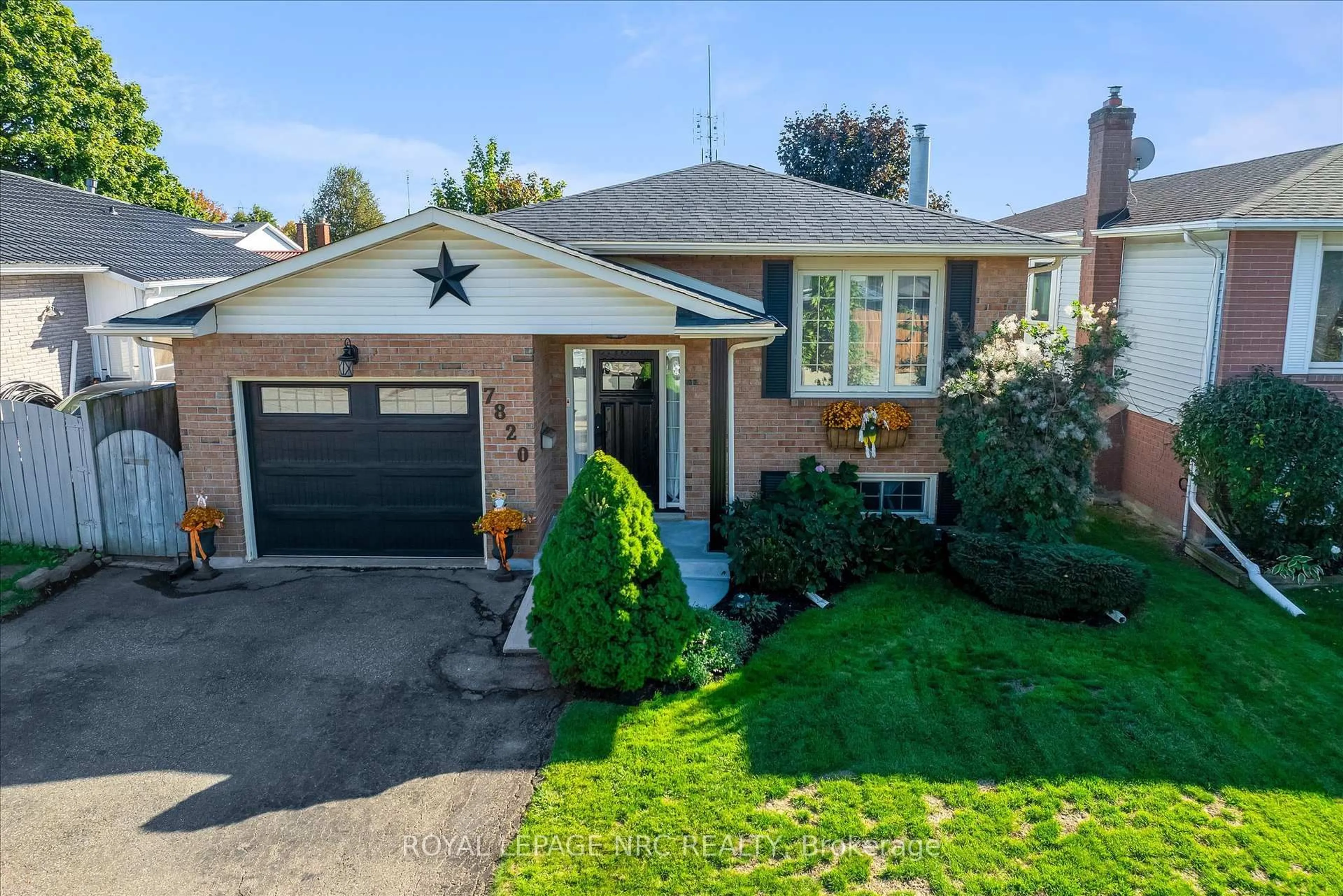 Home with brick exterior material, street for 7820 Oriole Dr, Niagara Falls Ontario L2H 2P6