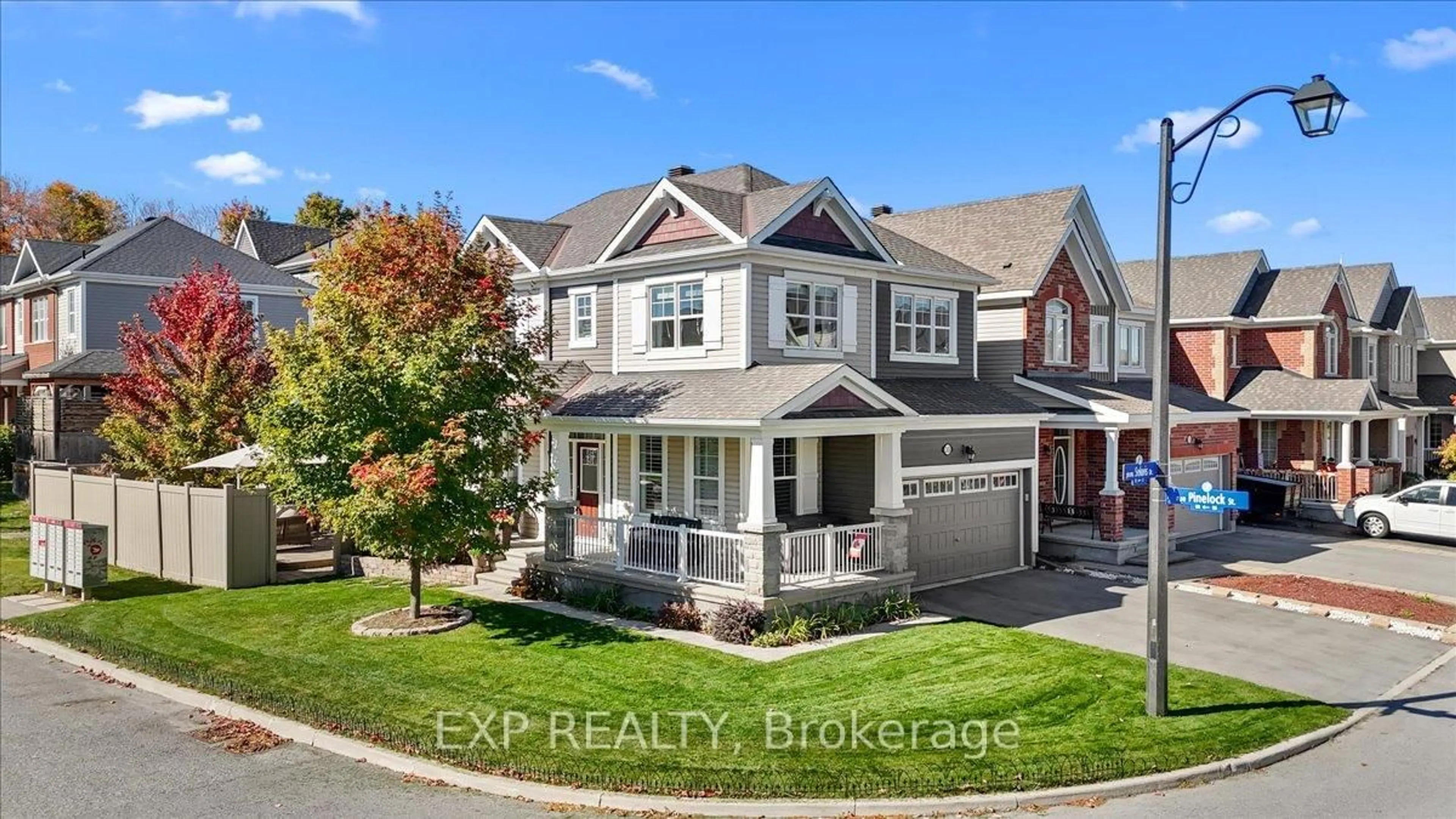 Home with vinyl exterior material, street for 33 Solaris Dr, Ottawa Ontario K2M 0L6