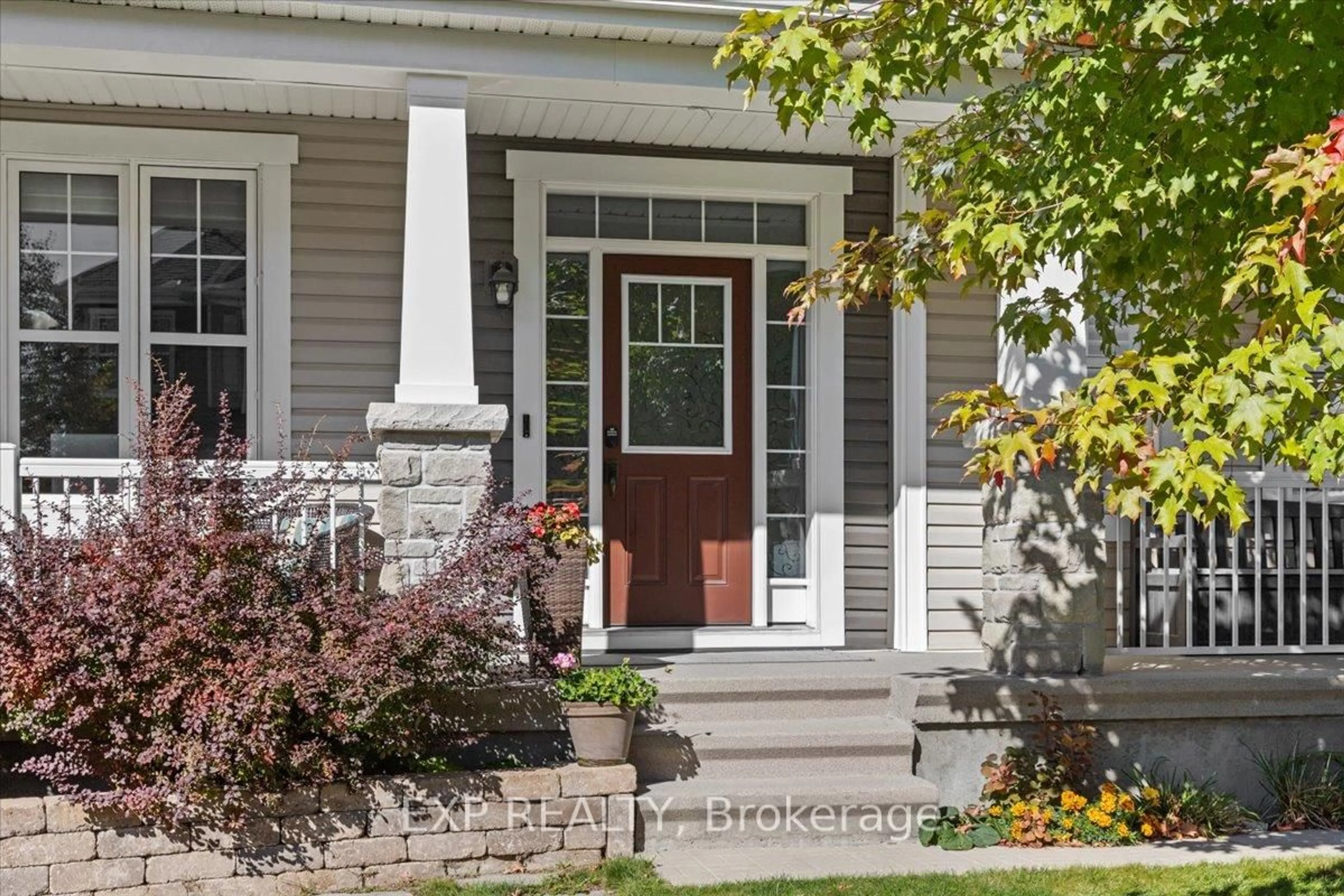 Home with vinyl exterior material, street for 33 Solaris Dr, Ottawa Ontario K2M 0L6
