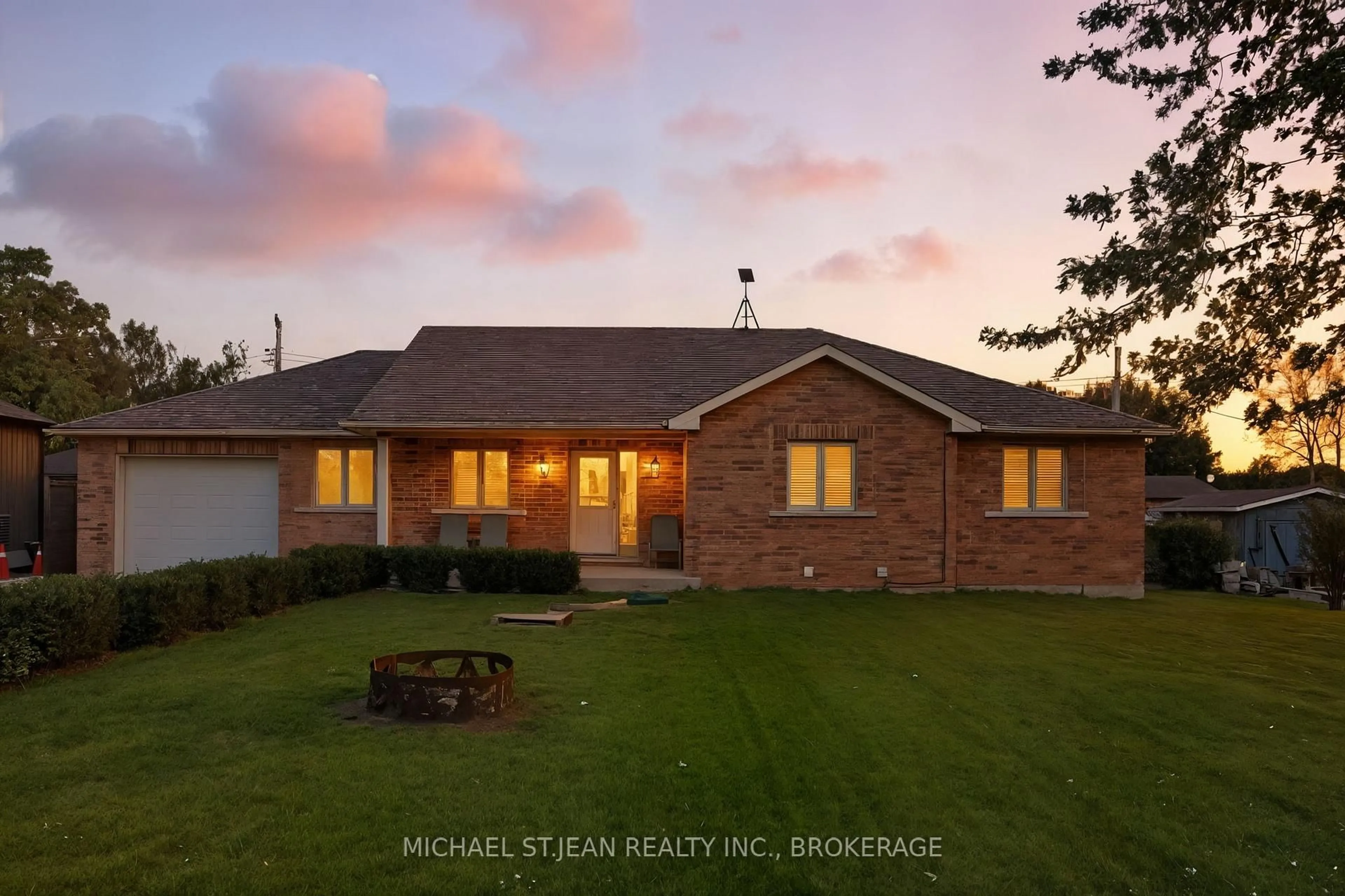 A pic from outside/outdoor area/front of a property/back of a property/a pic from drone, unknown for 29 Lakeview Lane, Haldimand Ontario N0A 1P0
