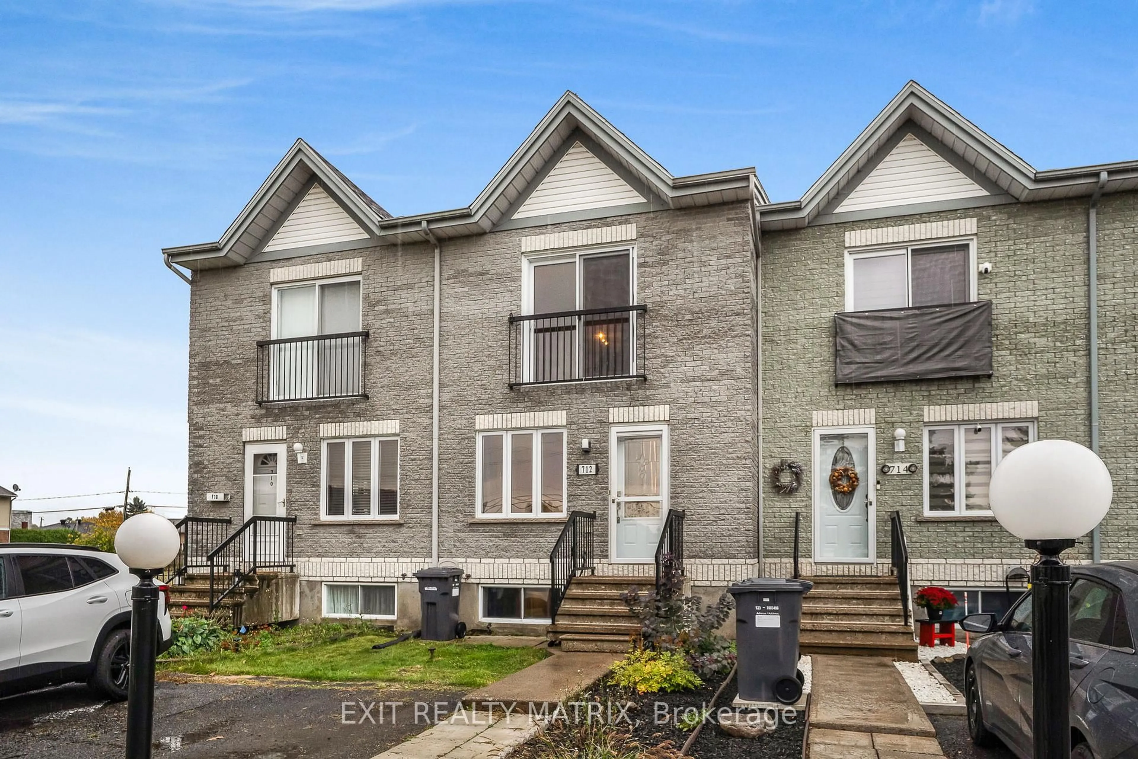 A pic from outside/outdoor area/front of a property/back of a property/a pic from drone, street for 712 Nelson St, Hawkesbury Ontario K6A 3P2