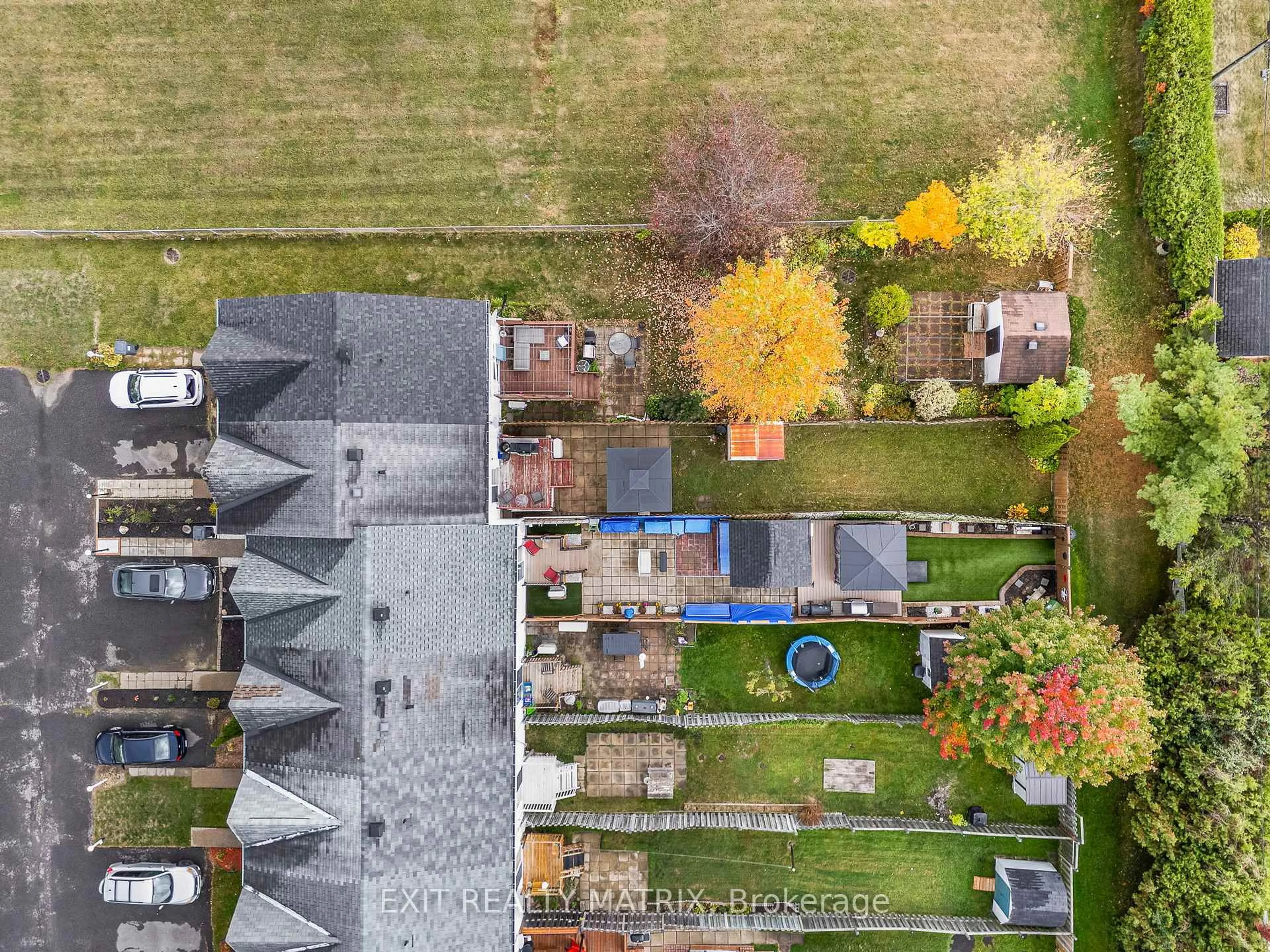 A pic from outside/outdoor area/front of a property/back of a property/a pic from drone, street for 712 Nelson St, Hawkesbury Ontario K6A 3P2