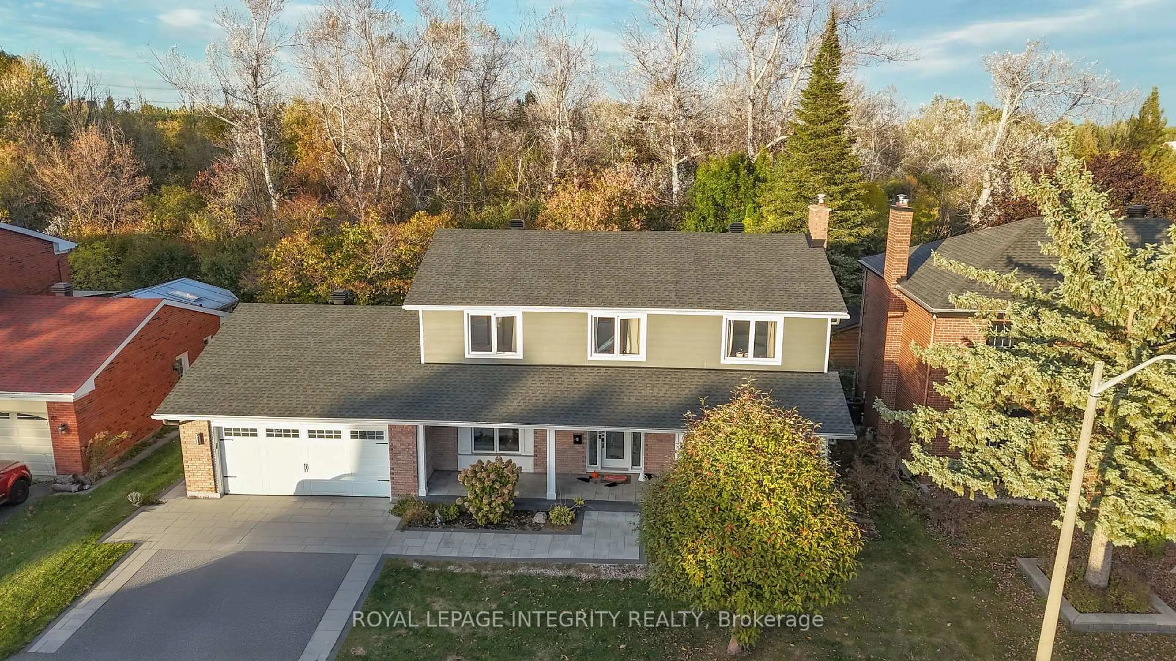 A pic from outside/outdoor area/front of a property/back of a property/a pic from drone, street for 1055 PLANTE Dr, Ottawa Ontario K1V 9E5