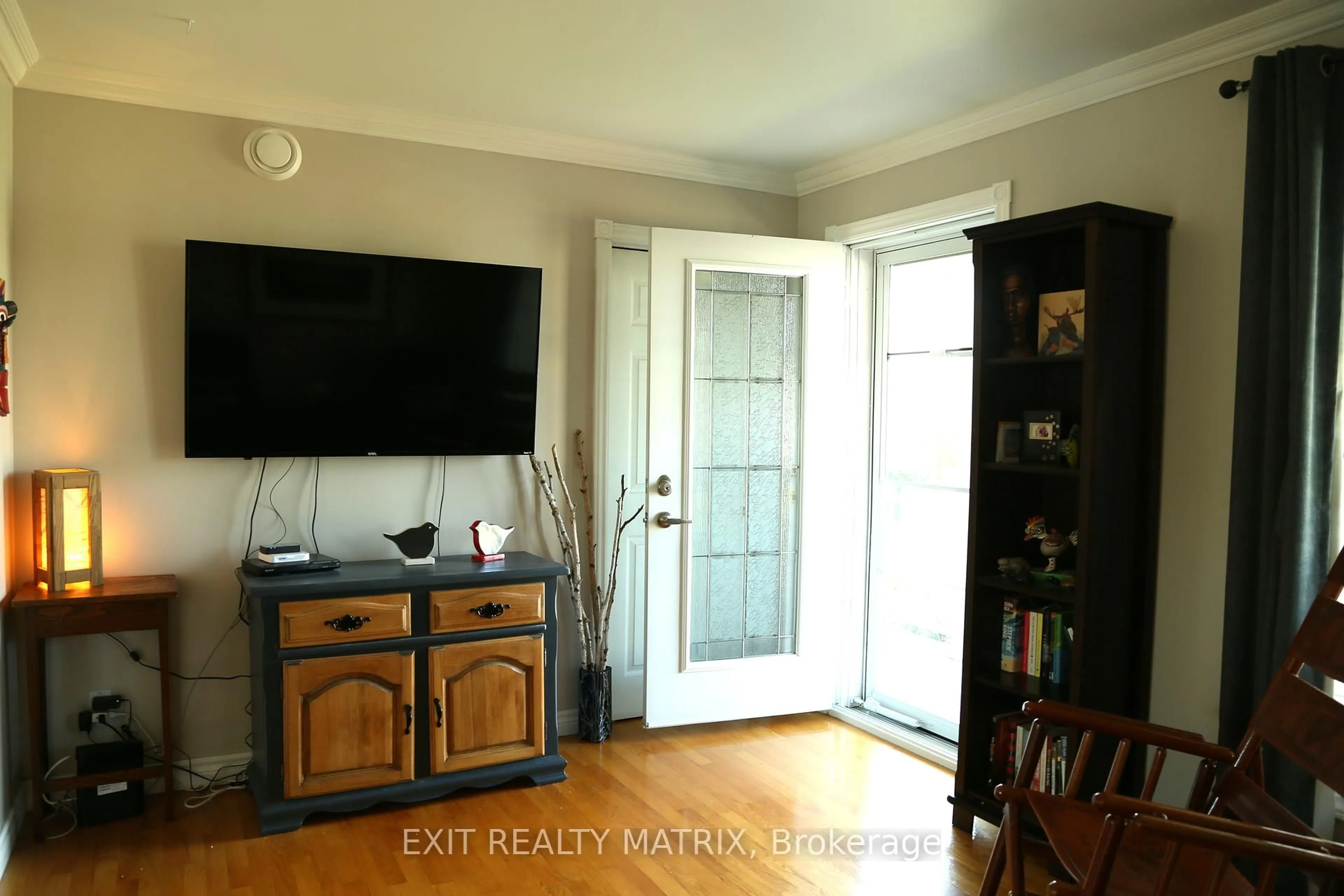 Indoor entryway for 697 Omer St, Hawkesbury Ontario K6A 3G1