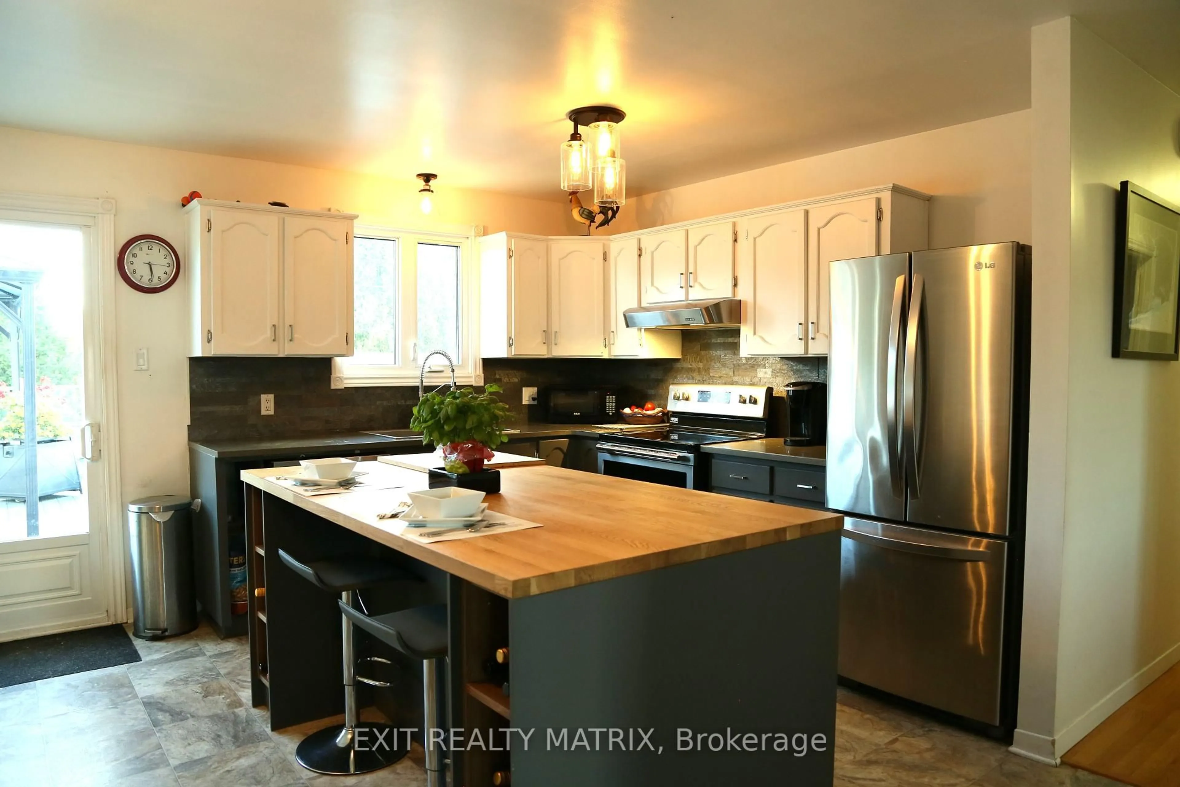 Open concept kitchen, unknown for 697 Omer St, Hawkesbury Ontario K6A 3G1