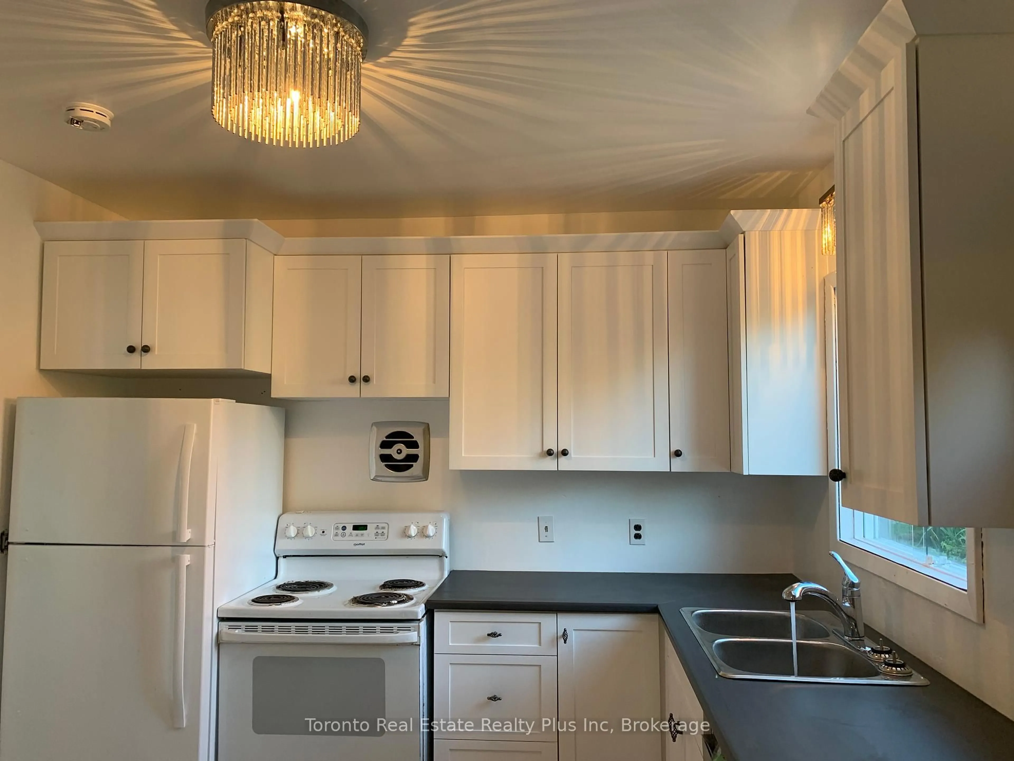 Standard kitchen, unknown for 9 Gravelle St, Sault Ste Marie Ontario P6A 4Z7