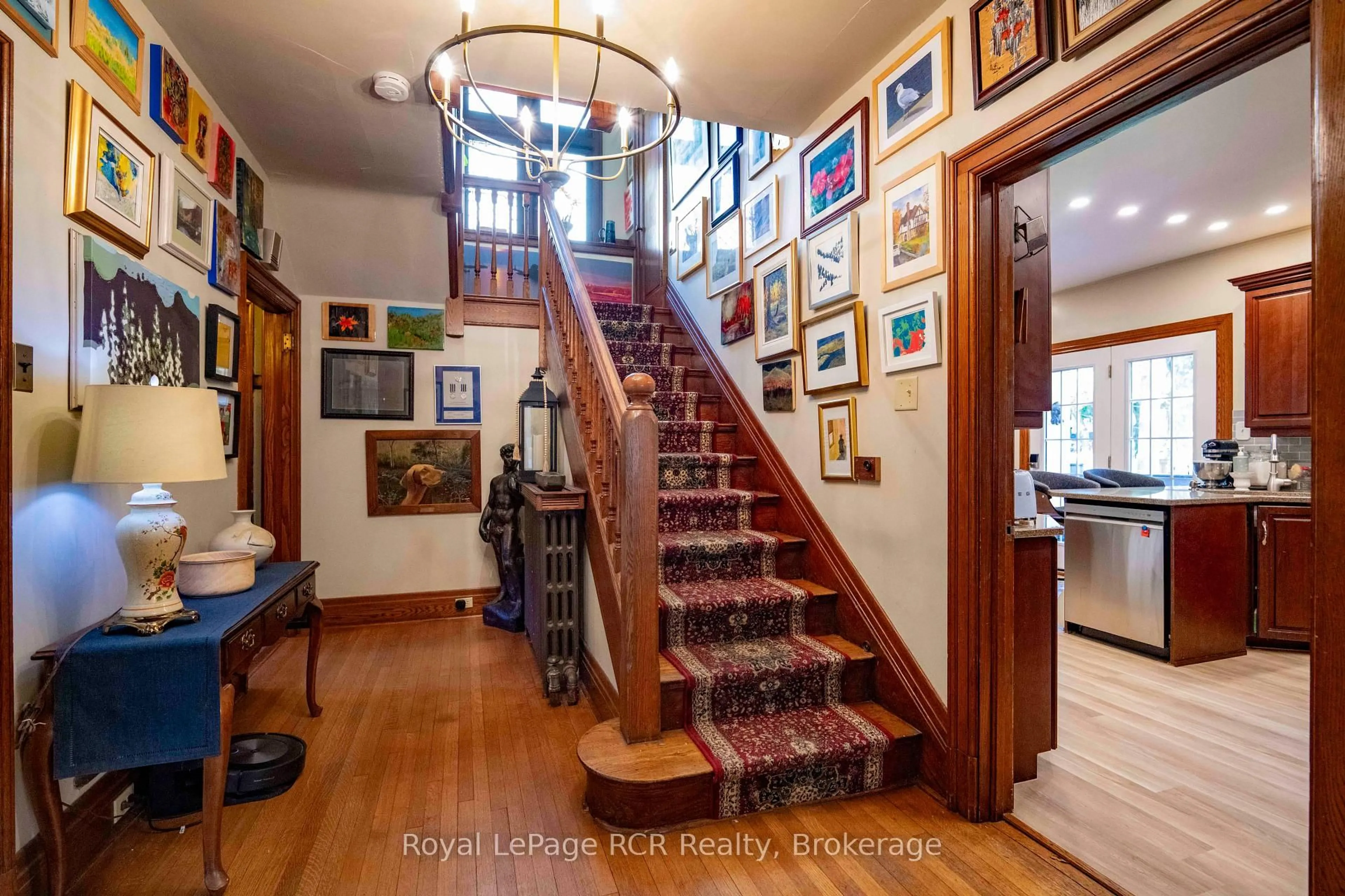 Indoor foyer for 1069 4th Ave, Owen Sound Ontario N4K 4W1
