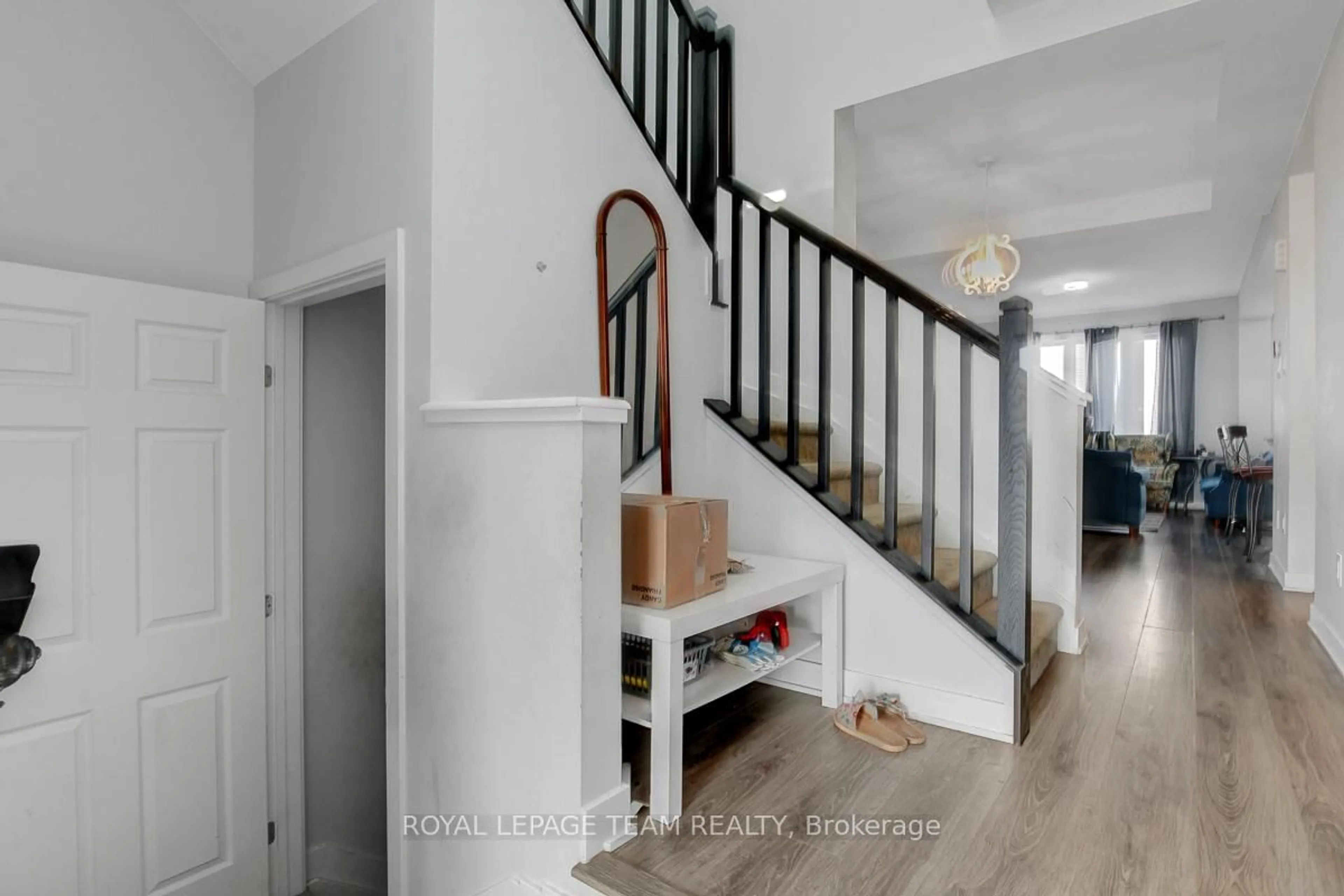 Indoor entryway for 163 Yearling Circ, Richmond Ontario K0A 2Z0
