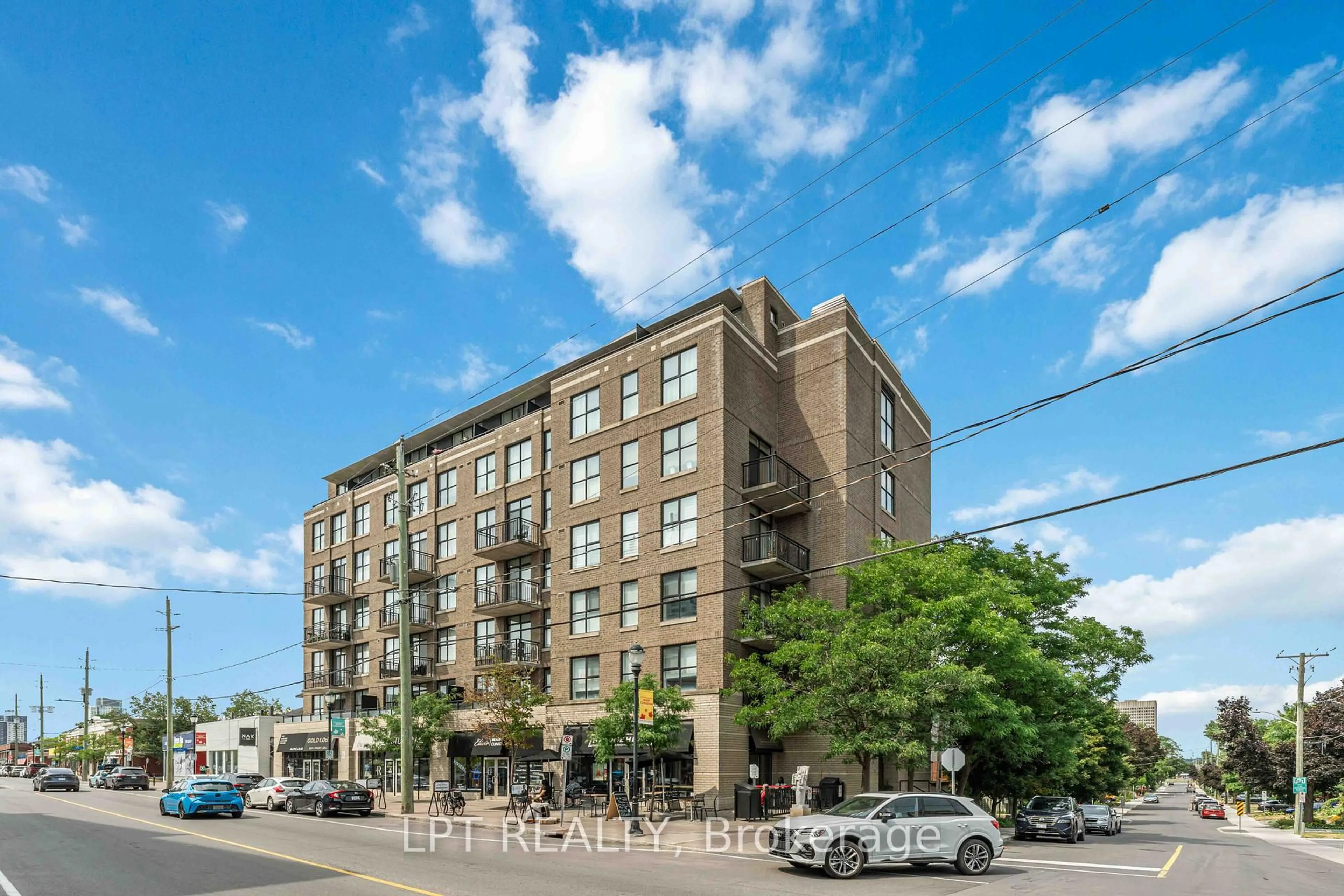 Patio, building for 150 Caroline Ave #206, Ottawa Ontario K1Y 4X8