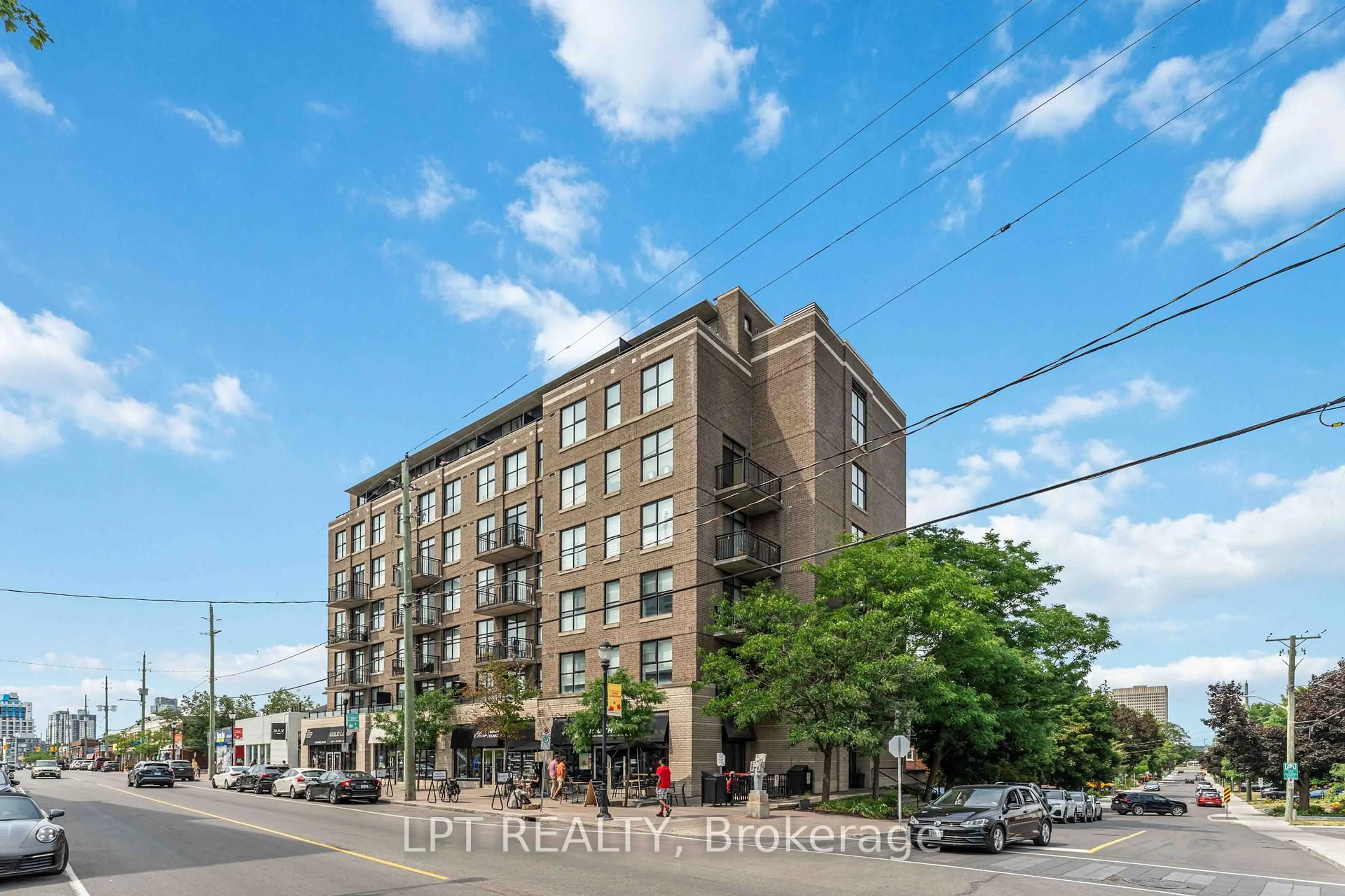 Patio, building for 150 Caroline Ave #206, Ottawa Ontario K1Y 4X8