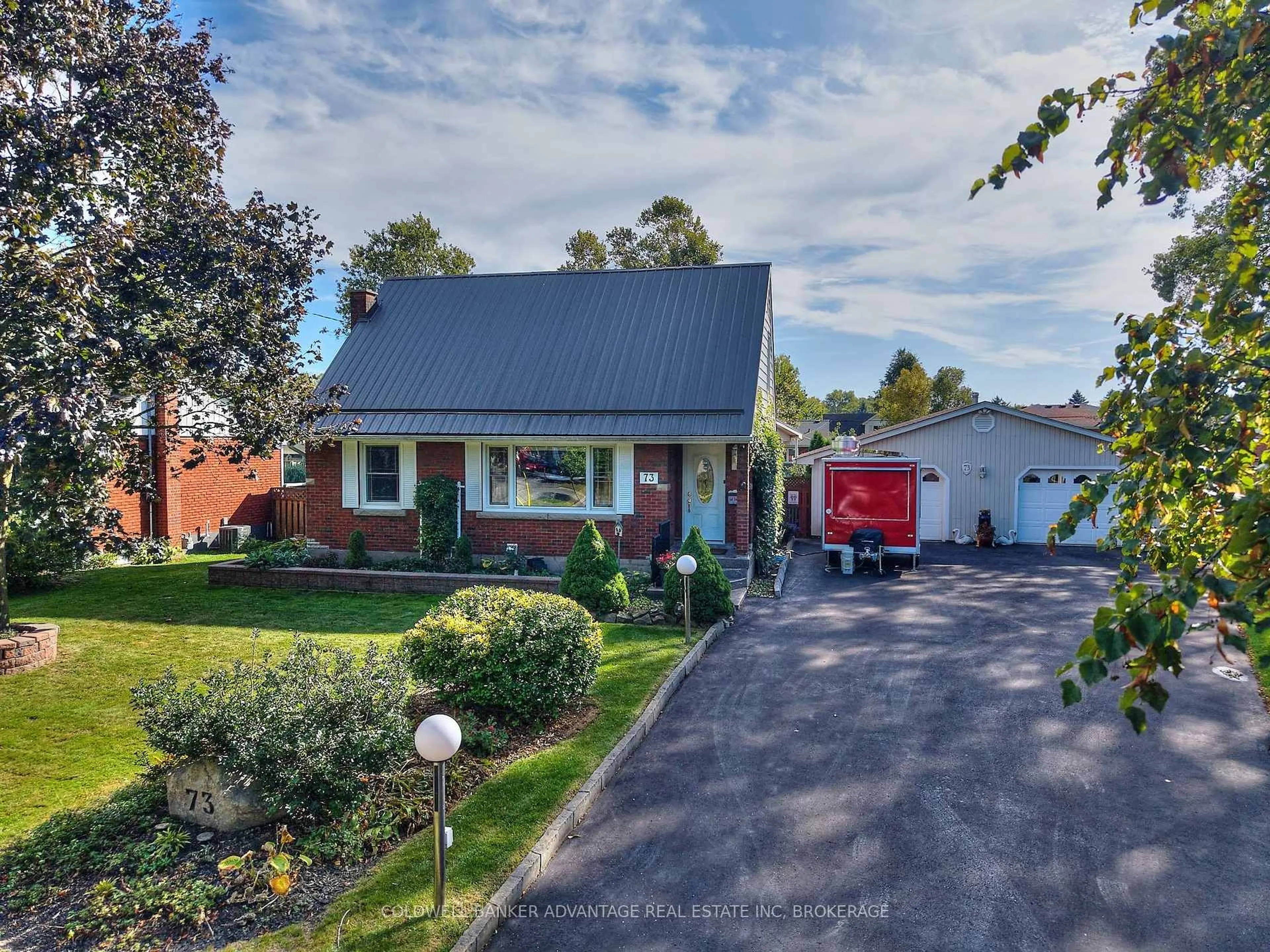 A pic from outside/outdoor area/front of a property/back of a property/a pic from drone, street for 73 lindel Cres, Welland Ontario L3C 3S2