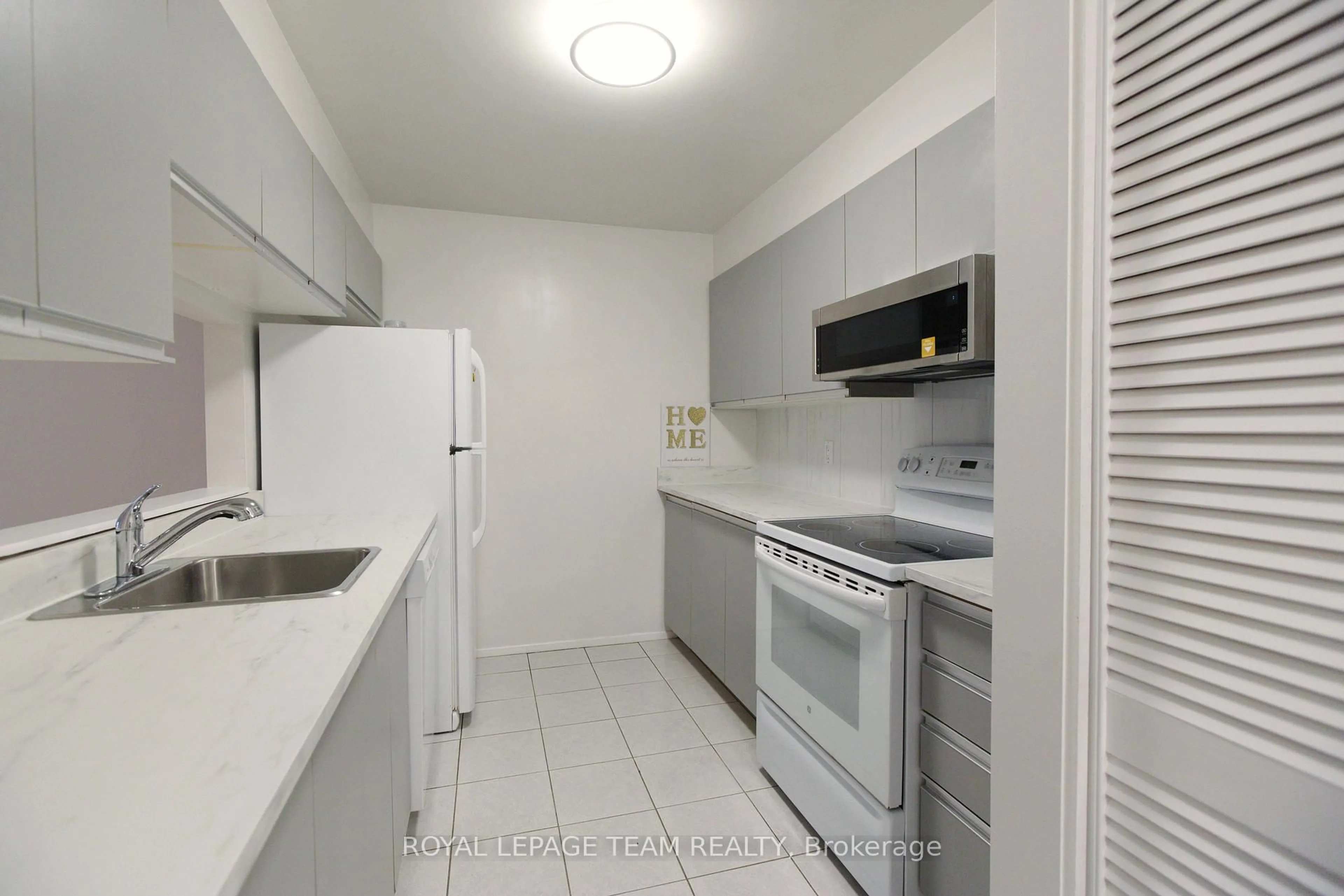 Standard kitchen, unknown for 260 Brittany Dr #118, Ottawa Ontario K1K 4M2