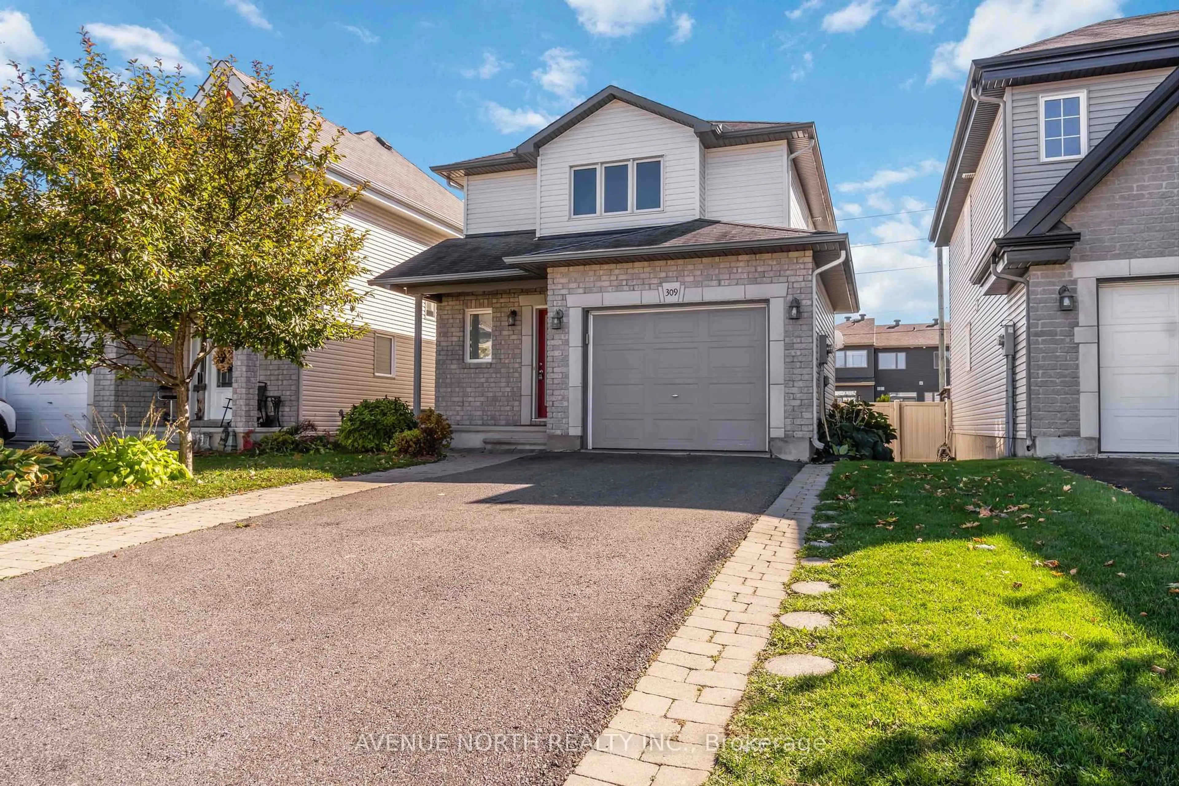 Home with vinyl exterior material, street for 309 Mercury St, Clarence-Rockland Ontario K4K 0G6