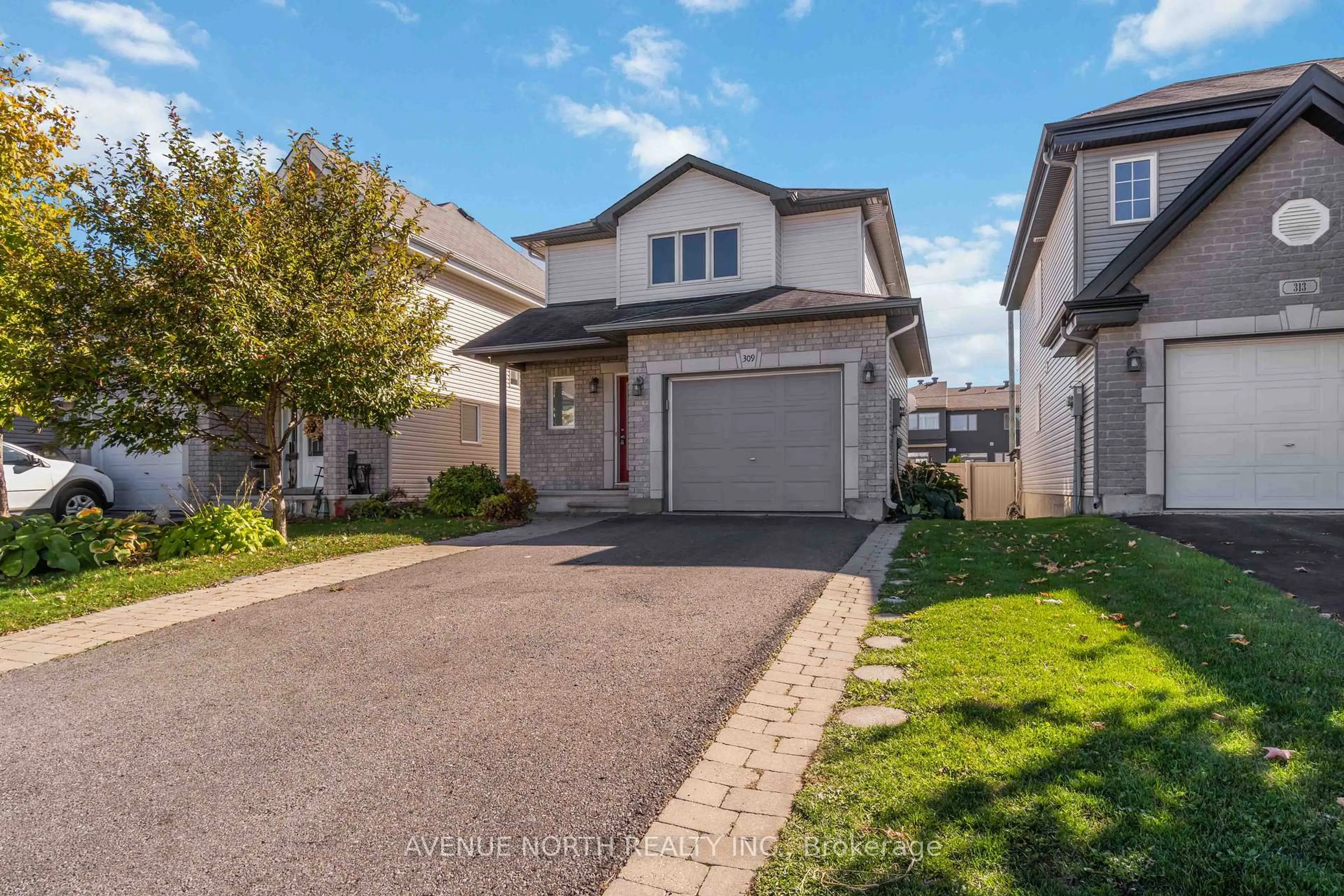 Home with vinyl exterior material, street for 309 Mercury St, Clarence-Rockland Ontario K4K 0G6