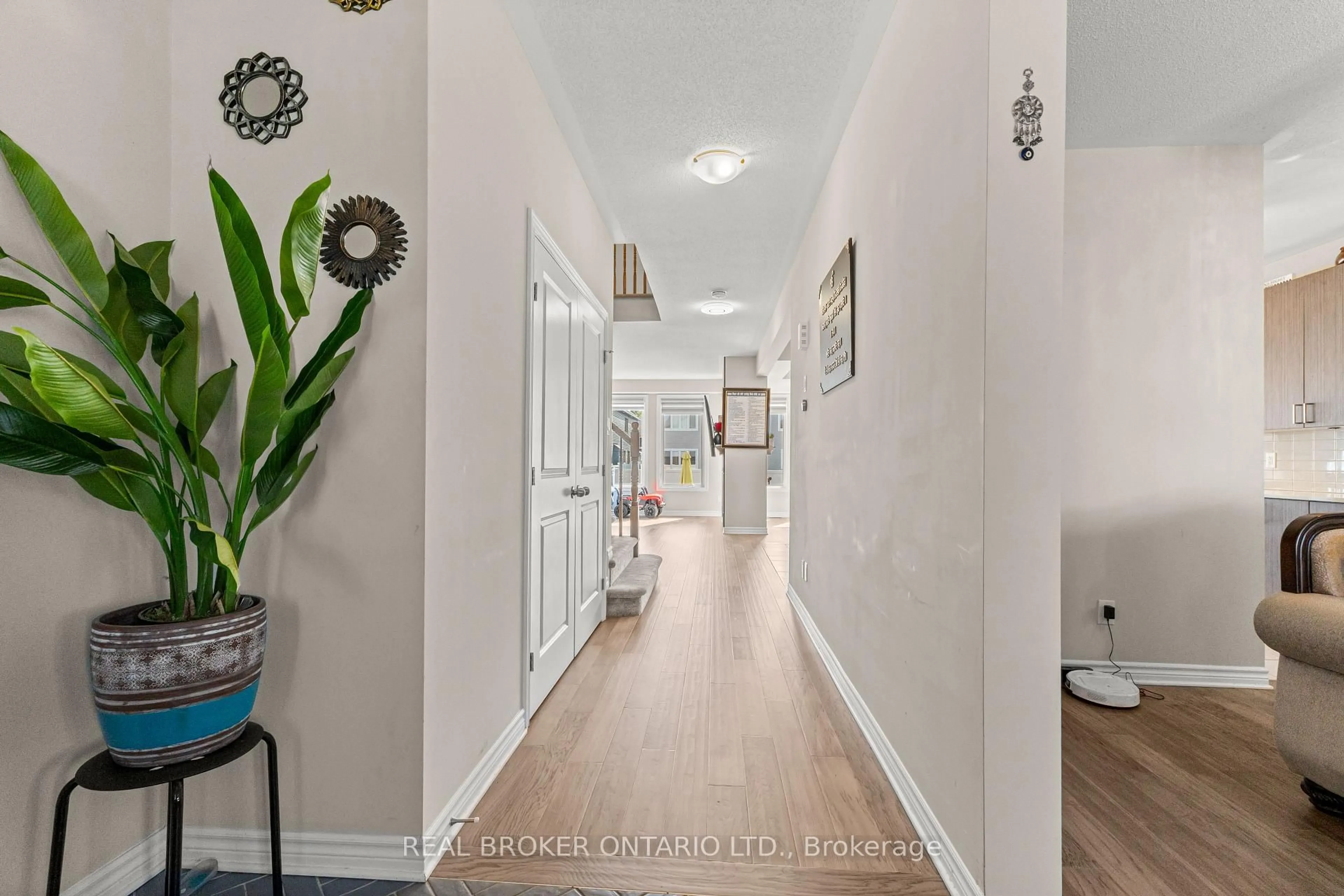 Indoor entryway for 28 Sopwith Private, Carp Ontario K0A 1L0