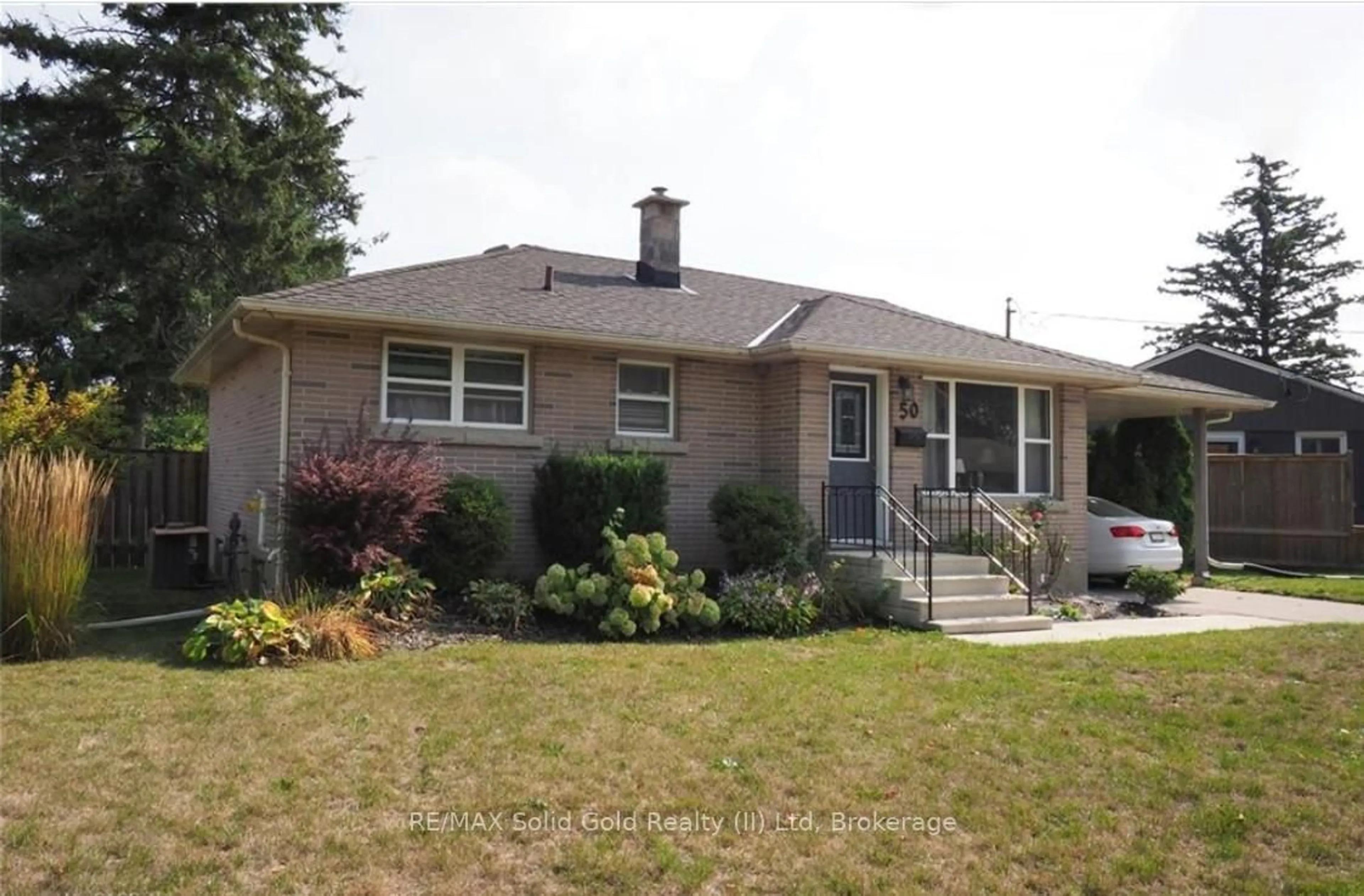 Home with vinyl exterior material, street for 50 Earlscourt Cres, Woodstock Ontario N4S 5H3