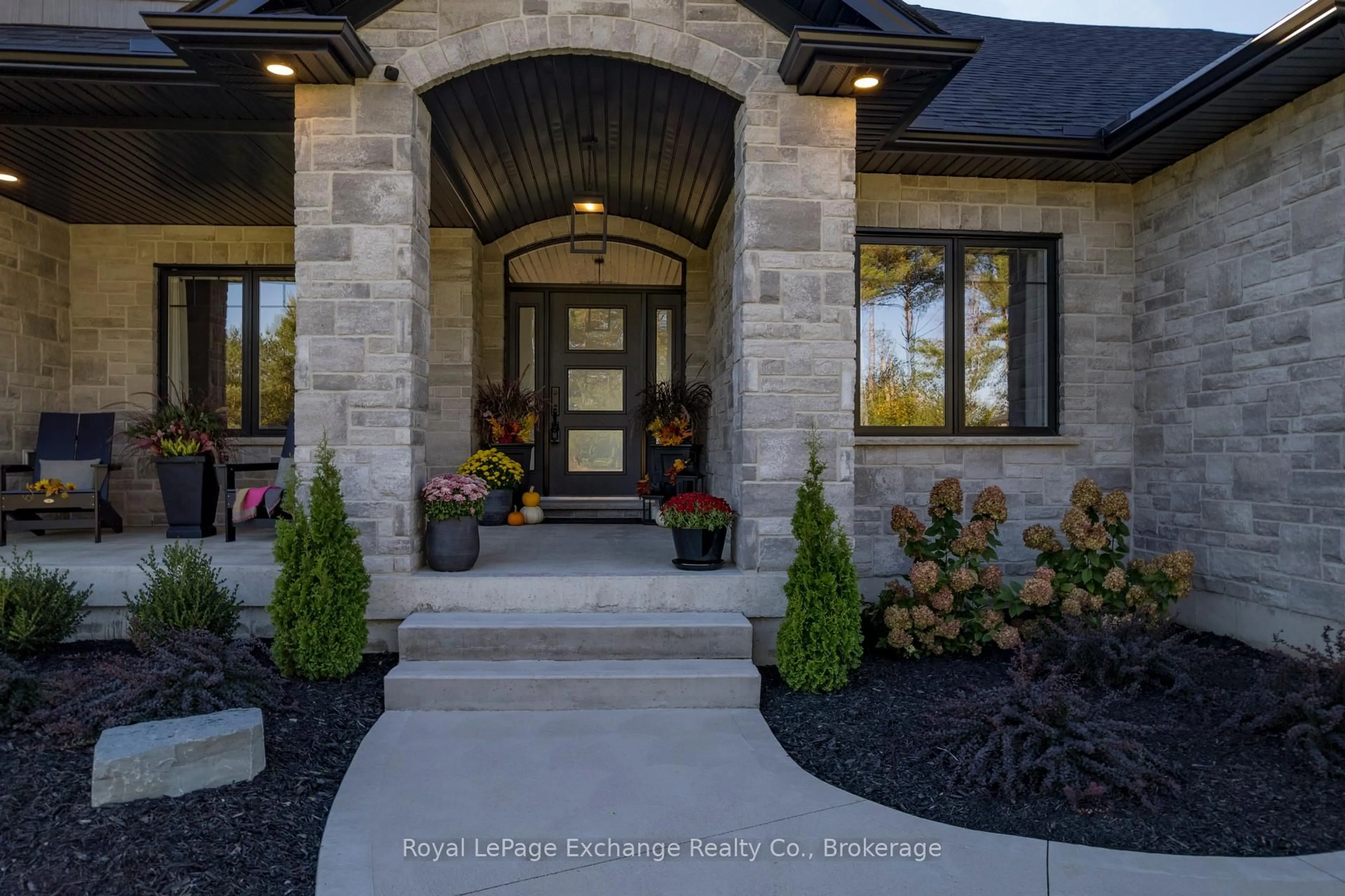Indoor entryway for 150 Louise Creek Cres, West Grey Ontario N0G 1S0