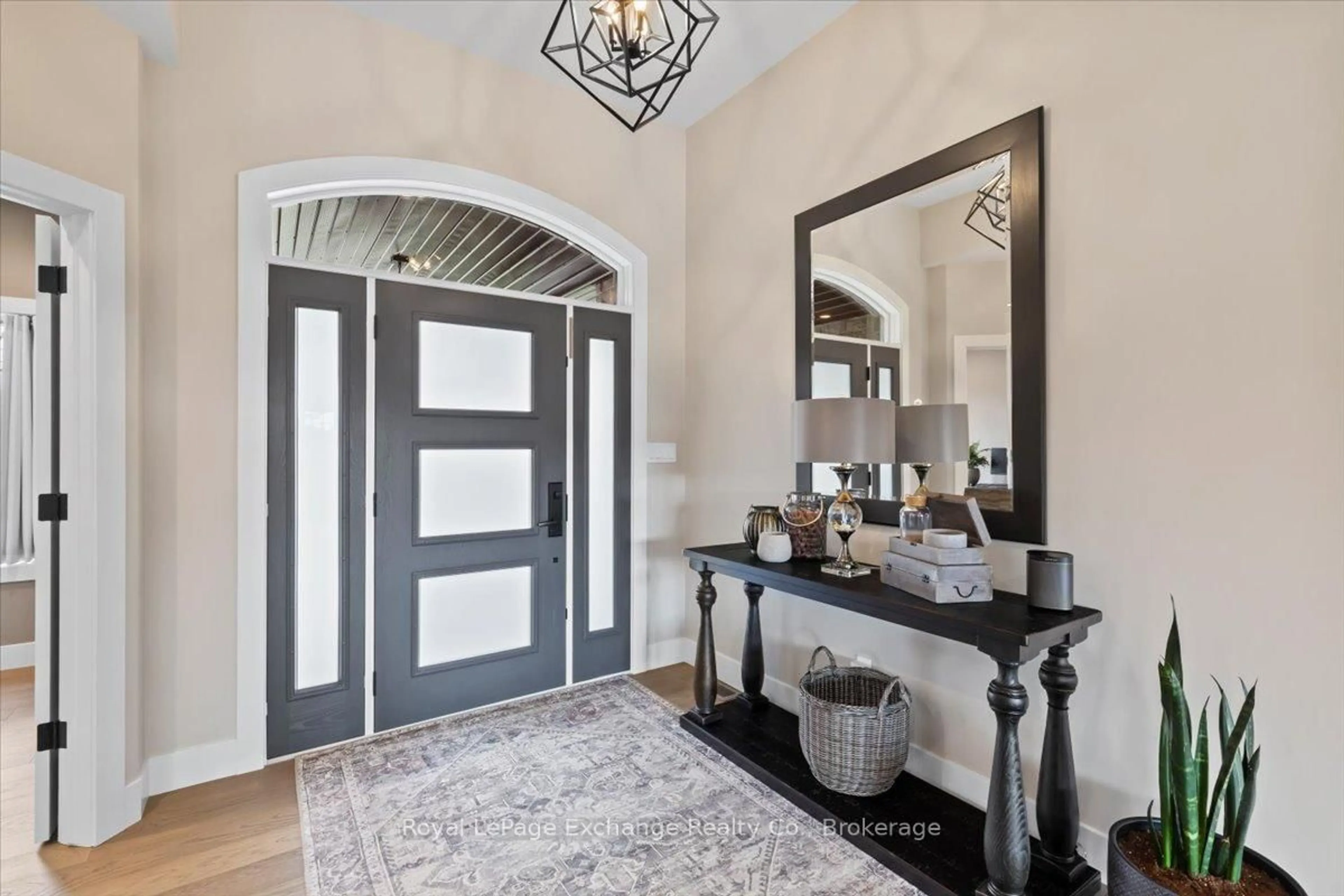 Indoor entryway for 150 Louise Creek Cres, West Grey Ontario N0G 1S0