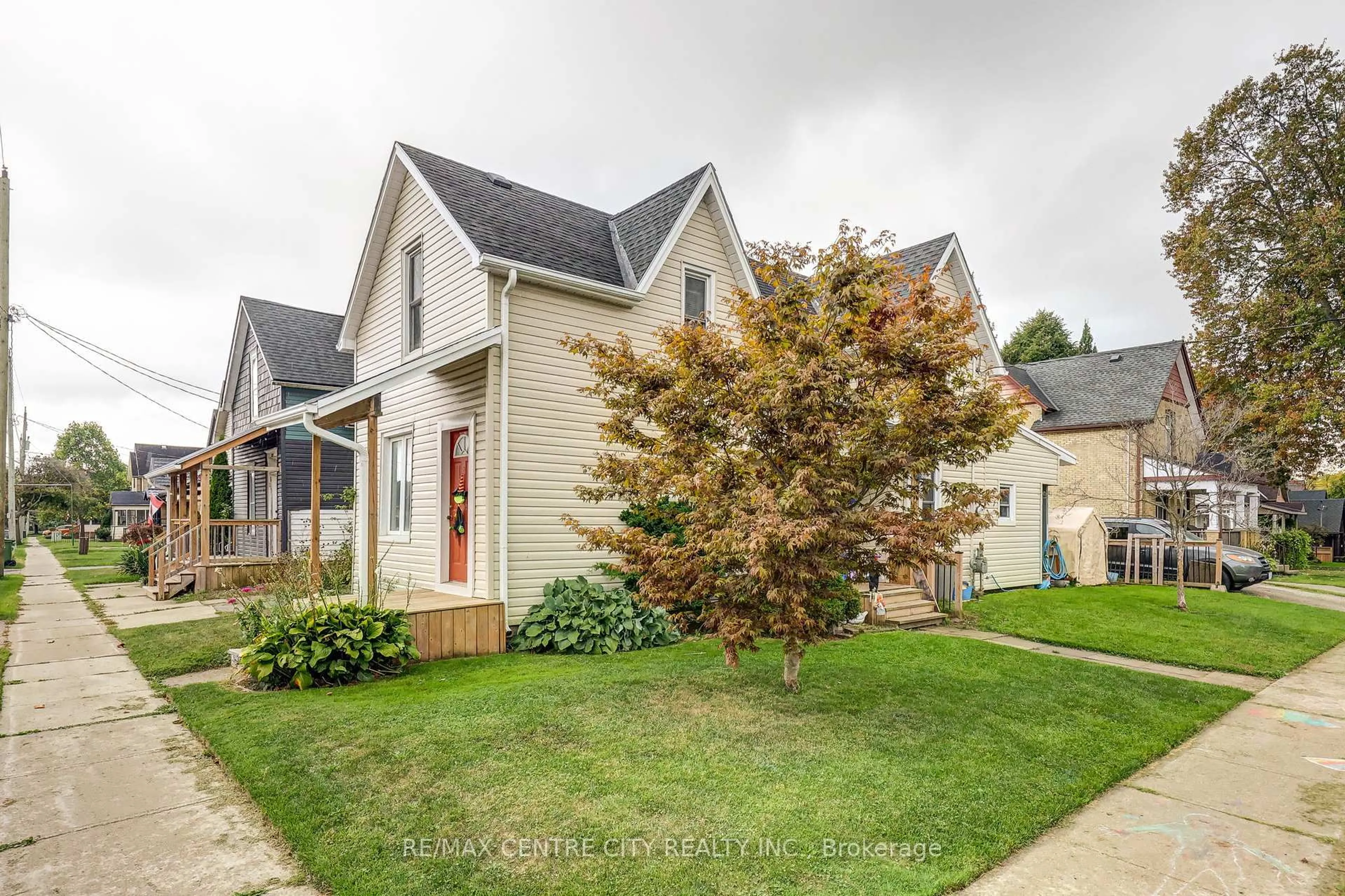 Unknown for 270 Ross St, St. Thomas Ontario N5R 3Y9