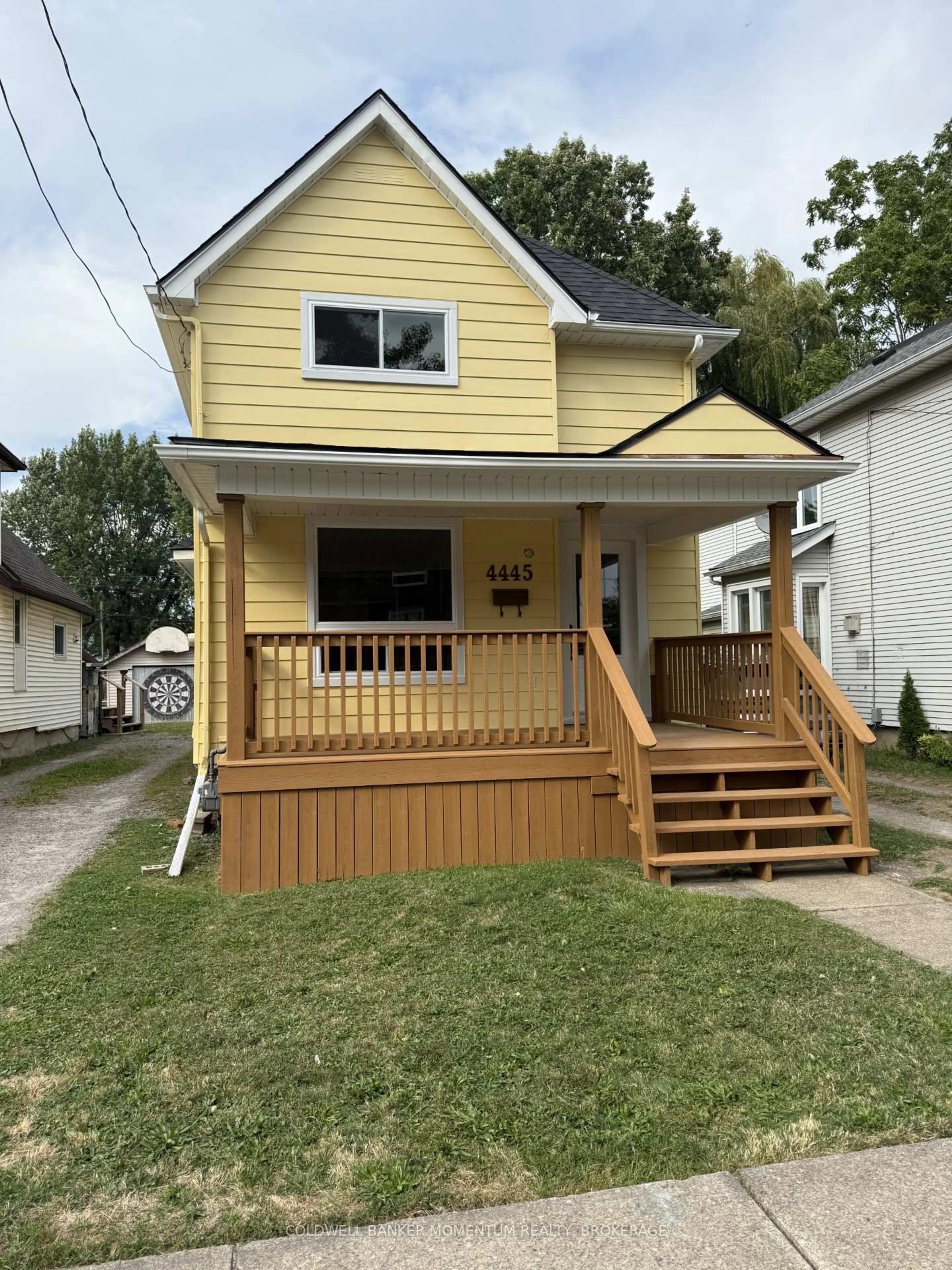 Home with vinyl exterior material, street for 4445 Simcoe St, Niagara Falls Ontario L2E 1T7