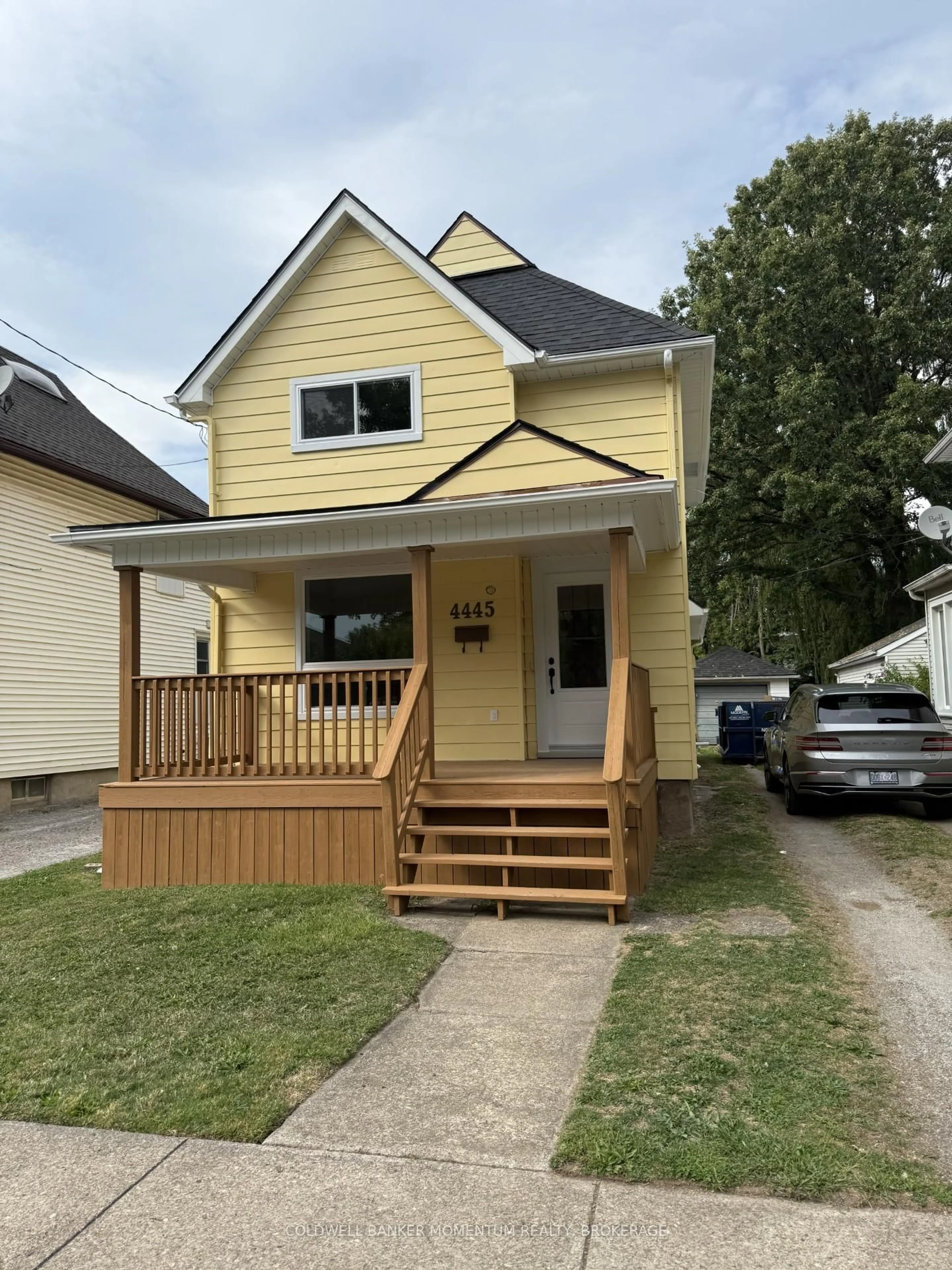 Home with vinyl exterior material, street for 4445 Simcoe St, Niagara Falls Ontario L2E 1T7