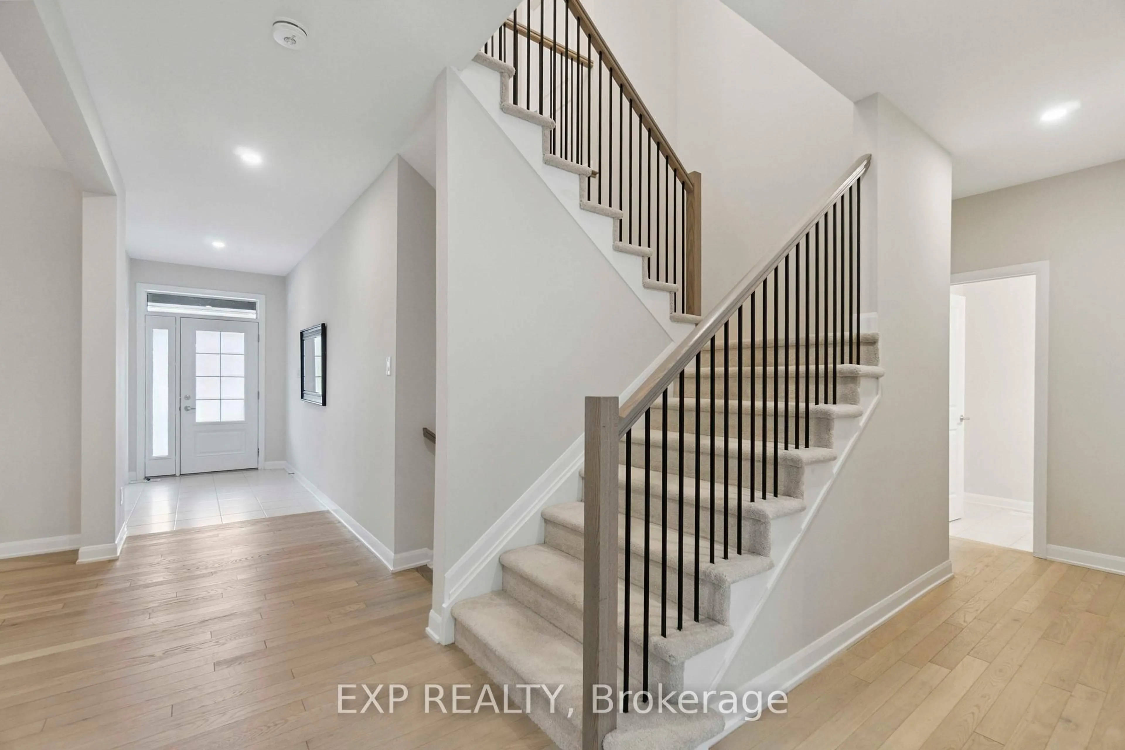 Indoor entryway for 181 Lynn Coulter St, Ottawa Ontario K2J 7C2