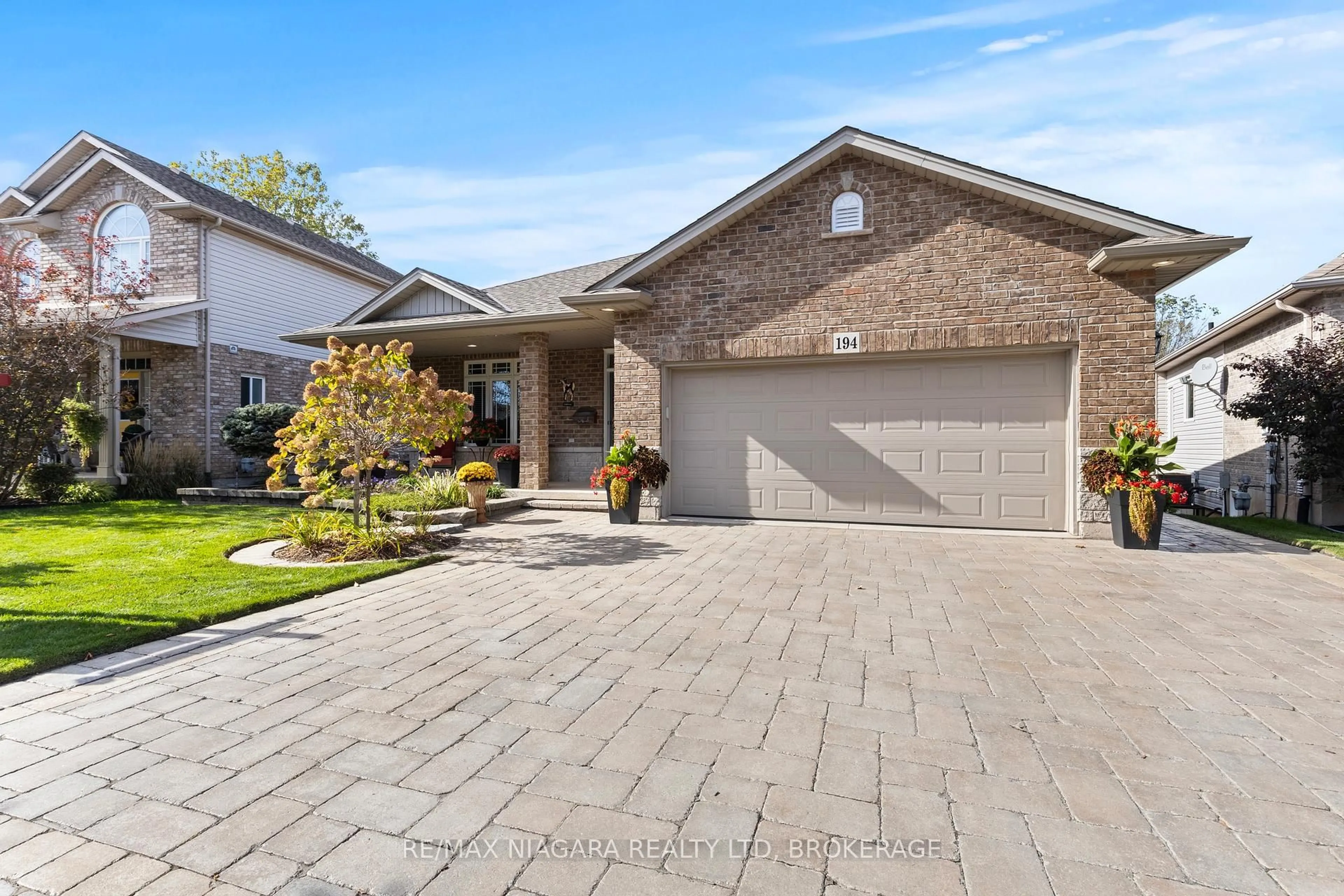 Home with brick exterior material, street for 194 Hillsdale Rd, Welland Ontario L3C 7M4