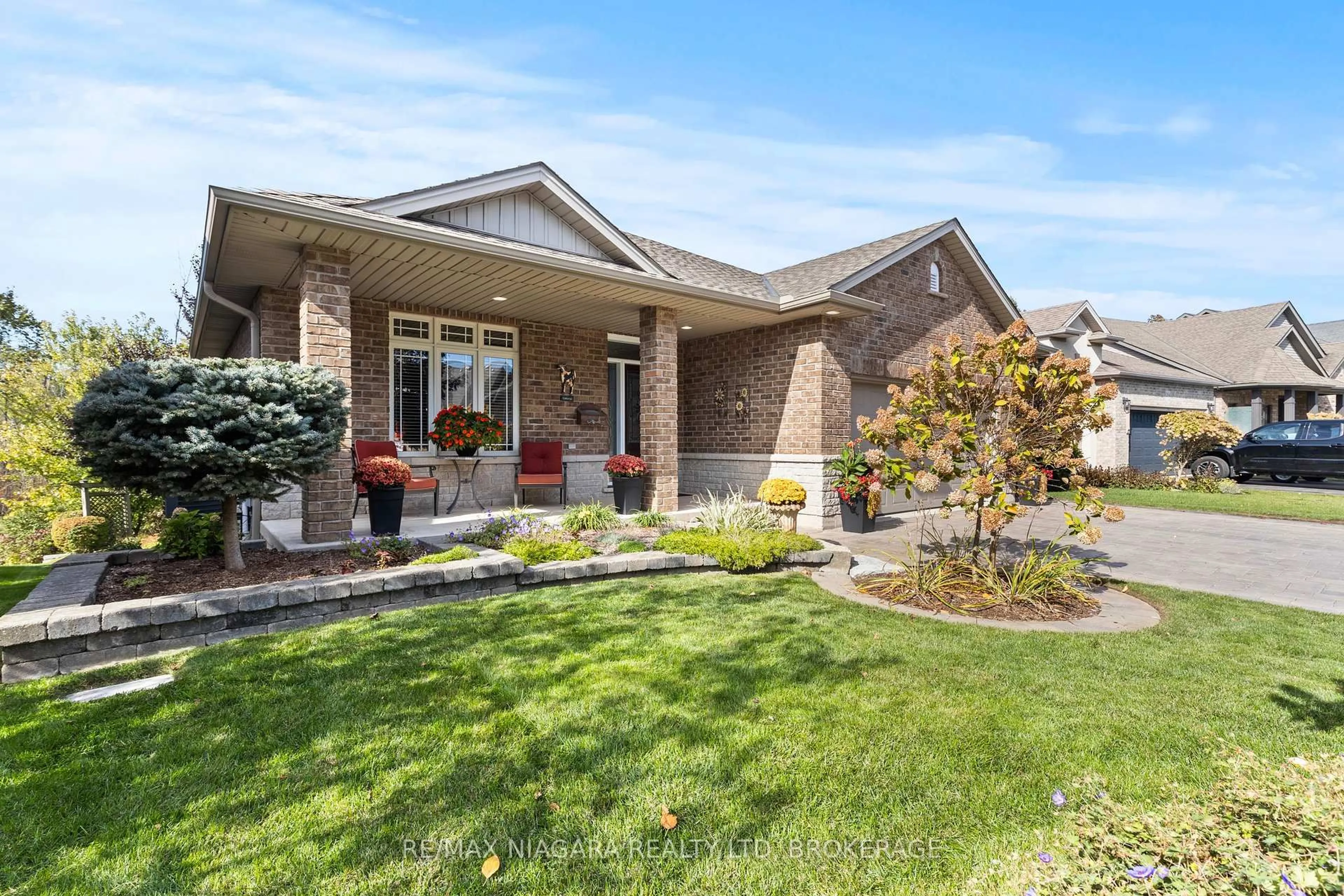 Home with brick exterior material, street for 194 Hillsdale Rd, Welland Ontario L3C 7M4