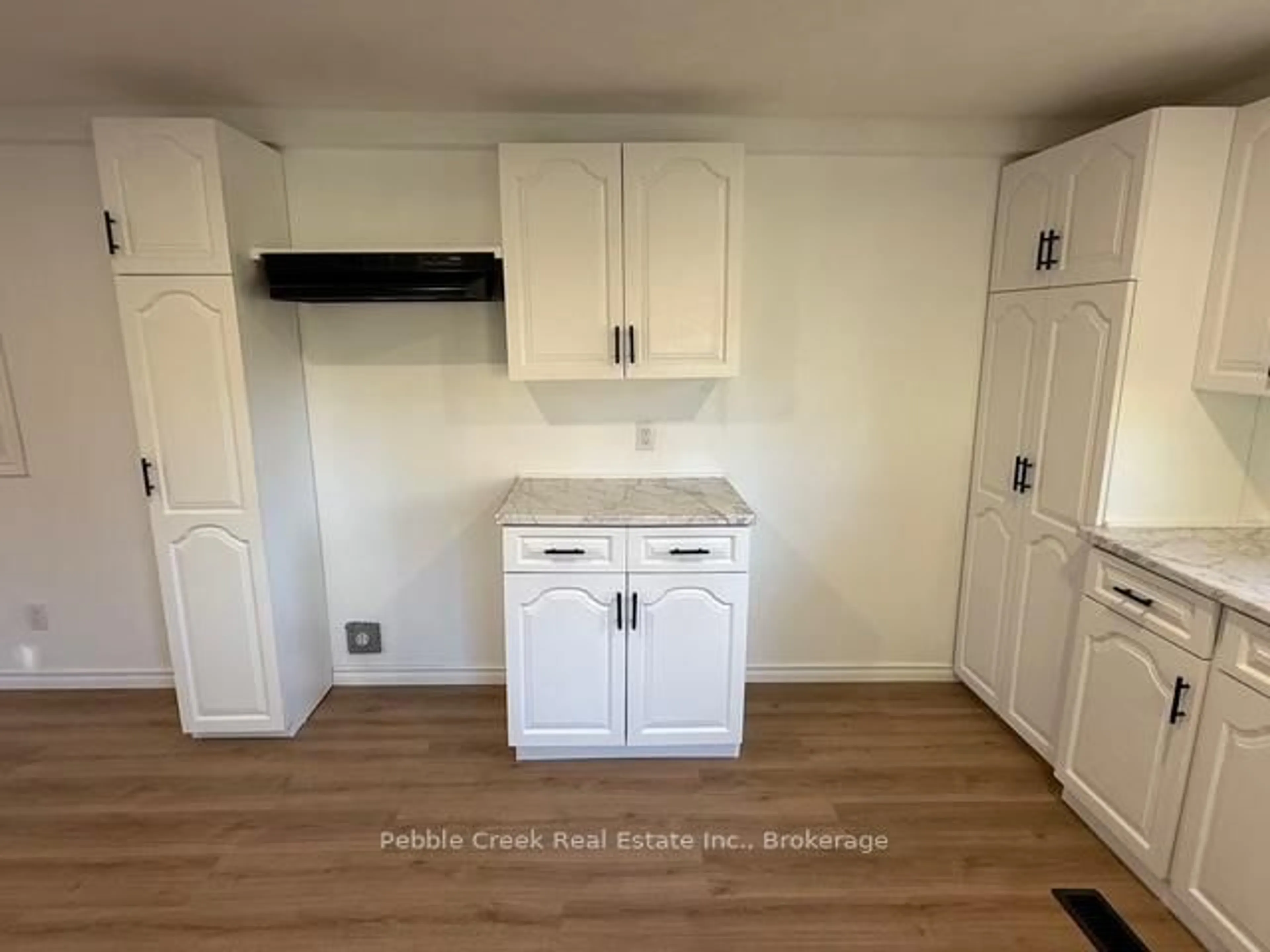 Standard kitchen, unknown for 40201 Vanastra Rd #1, Huron East Ontario N0M 1L0
