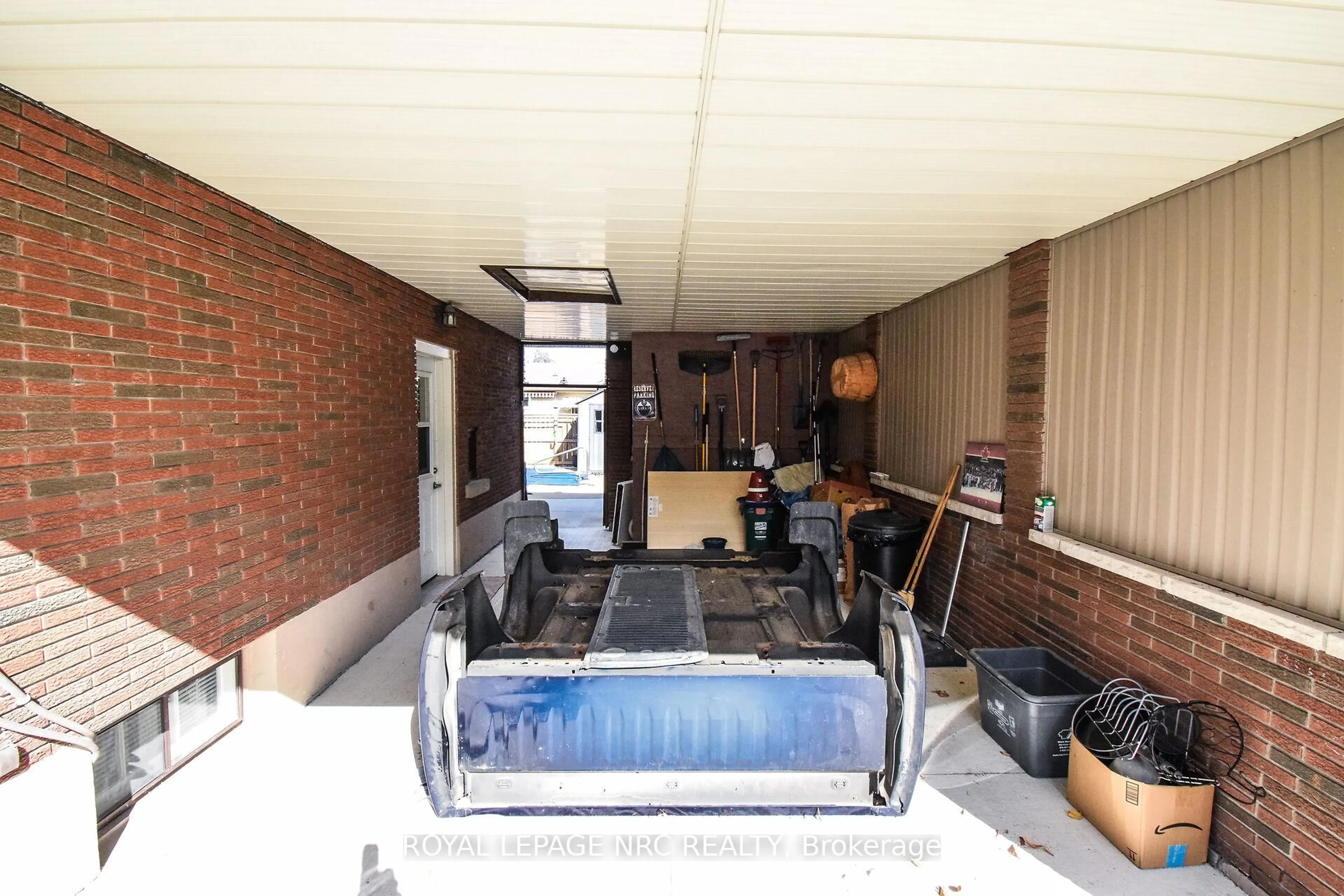 Unknown for 11 Grosvenor St, St. Catharines Ontario L2M 3E9