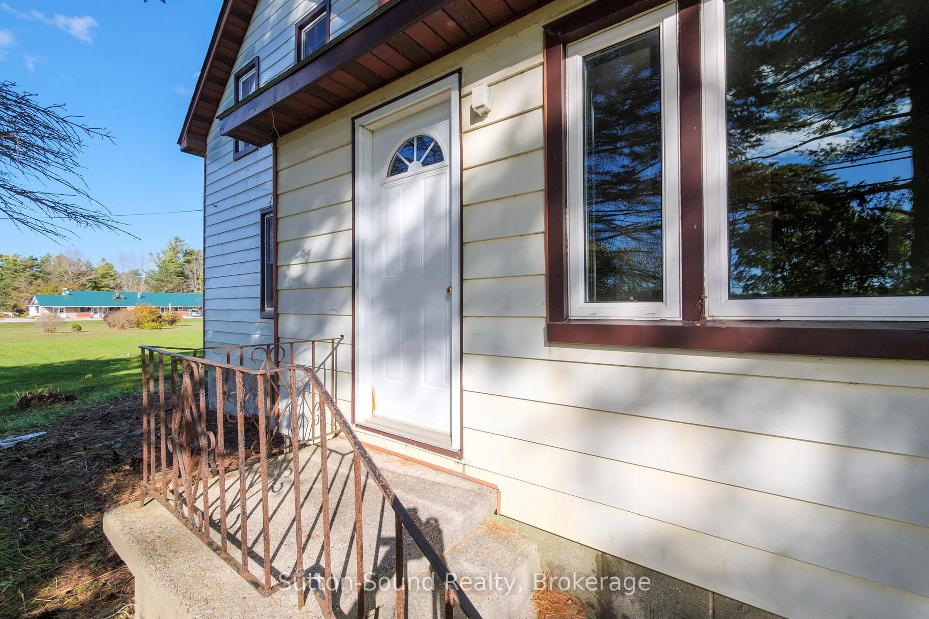 Home with vinyl exterior material, street for 19733 Hwy 6 Highway, Georgian Bluffs Ontario N1M 2W3
