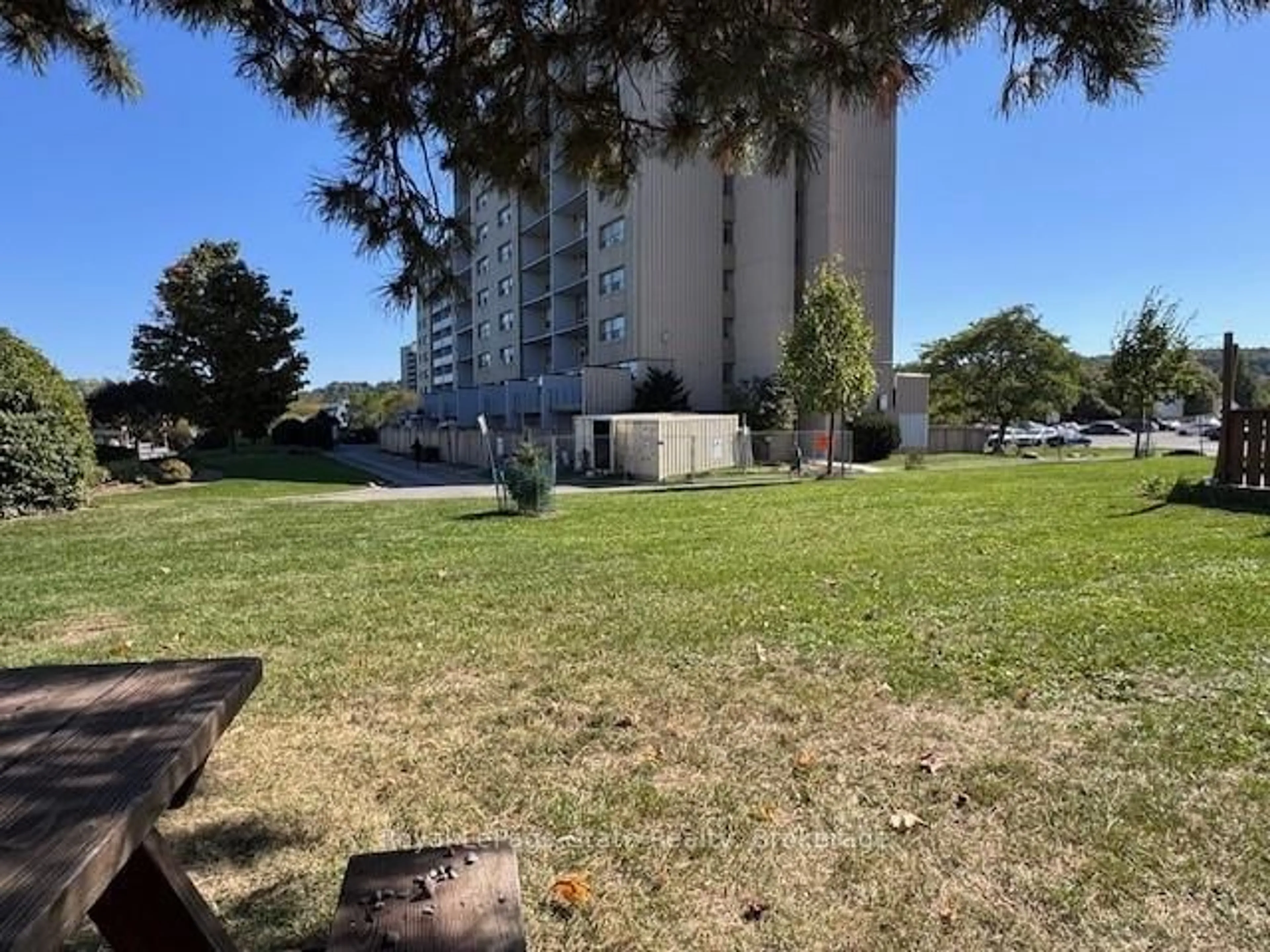 A pic from outside/outdoor area/front of a property/back of a property/a pic from drone, unknown for 15 Albright Rd #603, Hamilton Ontario L8K 5J2