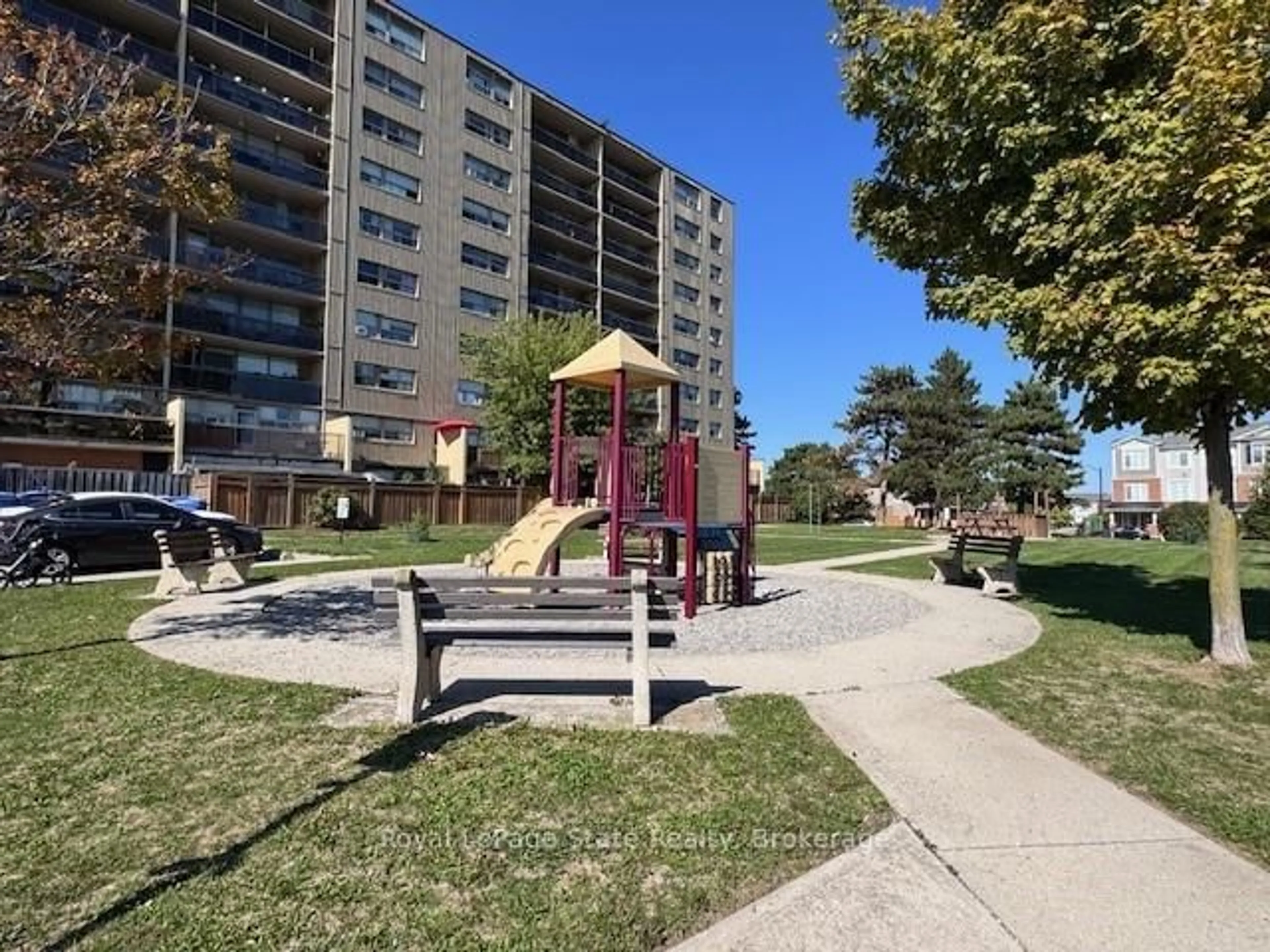 A pic from outside/outdoor area/front of a property/back of a property/a pic from drone, street for 15 Albright Rd #603, Hamilton Ontario L8K 5J2