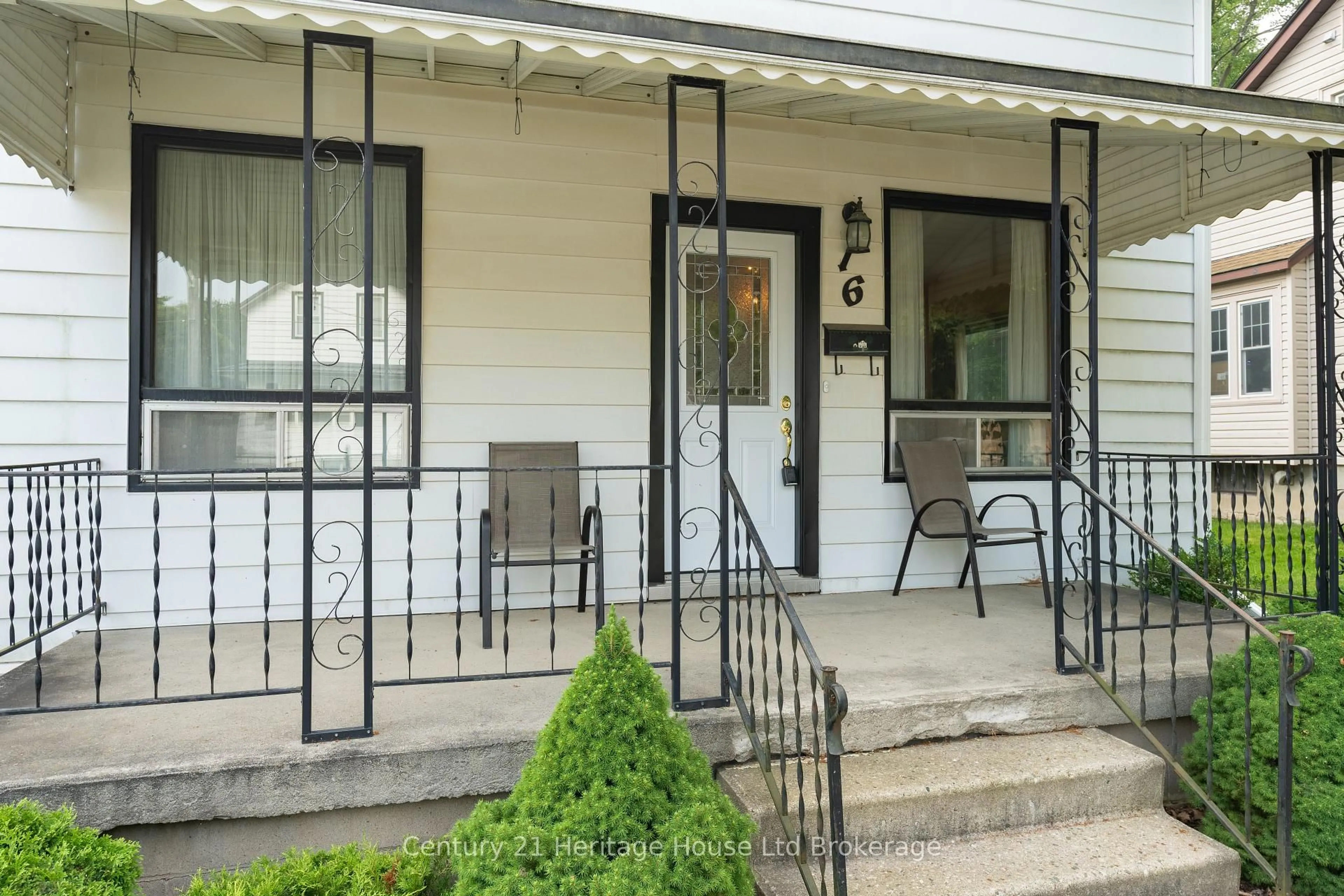 Patio, street for 16 Arthur St, Woodstock Ontario N4S 7H1