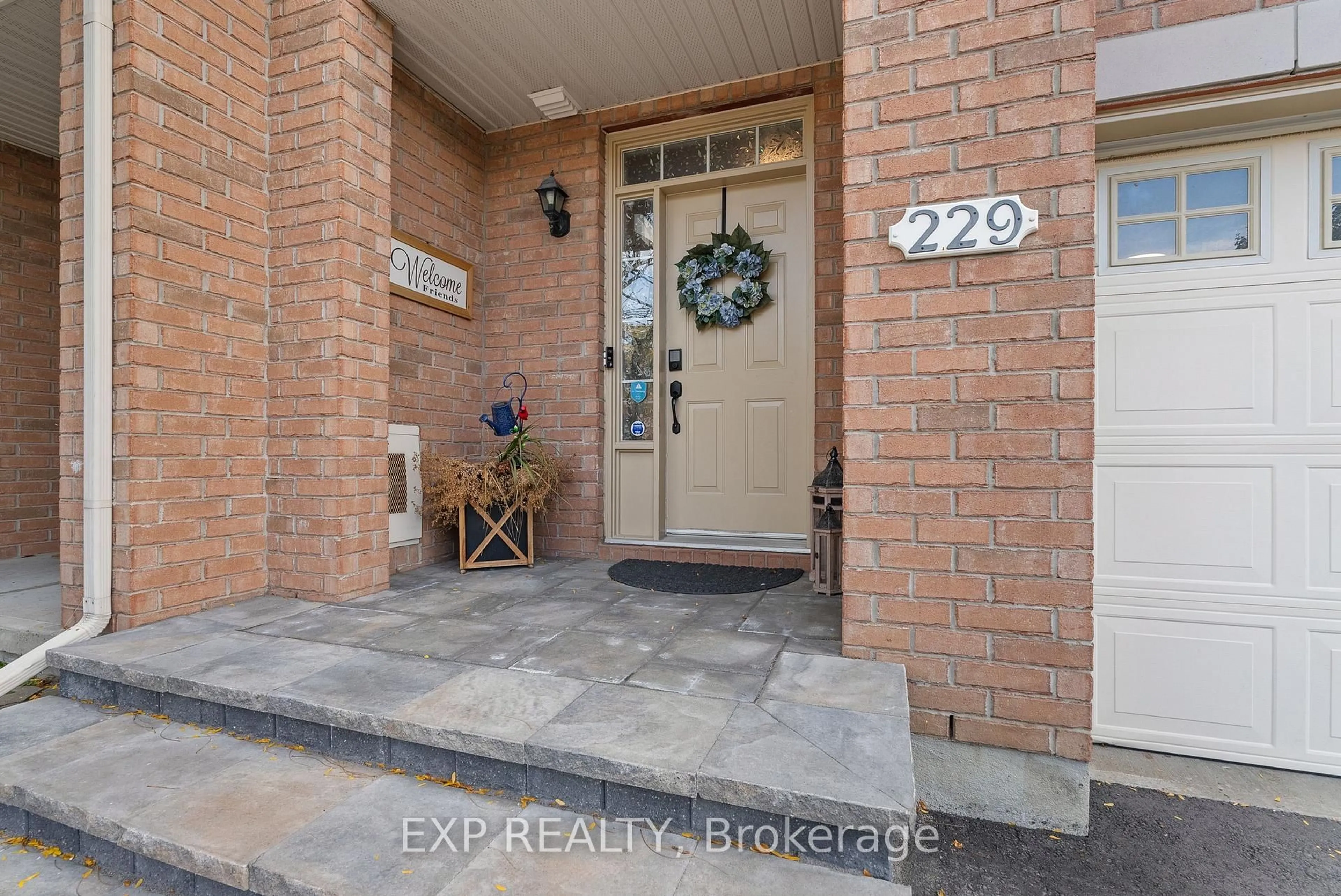 Indoor entryway for 229 Duntroon Circ, Ottawa Ontario K1T 4C9