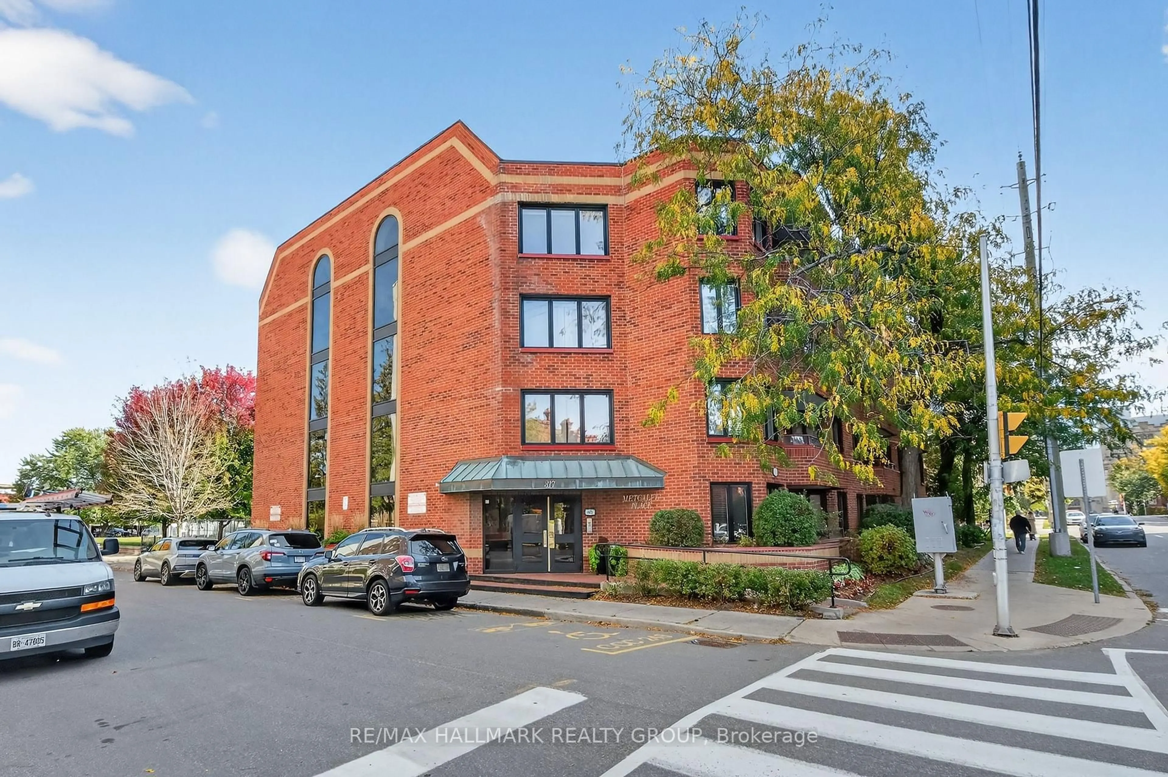 Home with brick exterior material, building for 317 METCALFE St #202, Ottawa Ontario K2P 1S3
