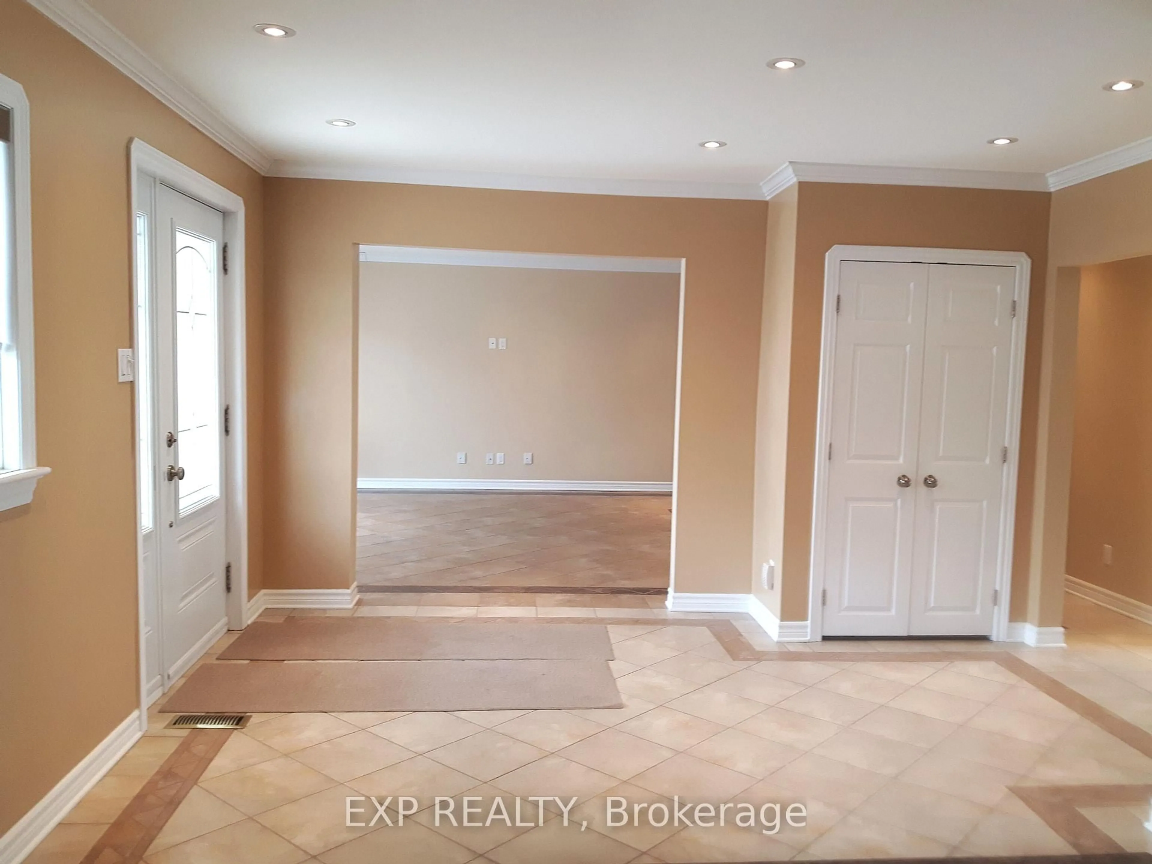 Indoor entryway for 88 Craig St, Russell Ontario K4R 1A6