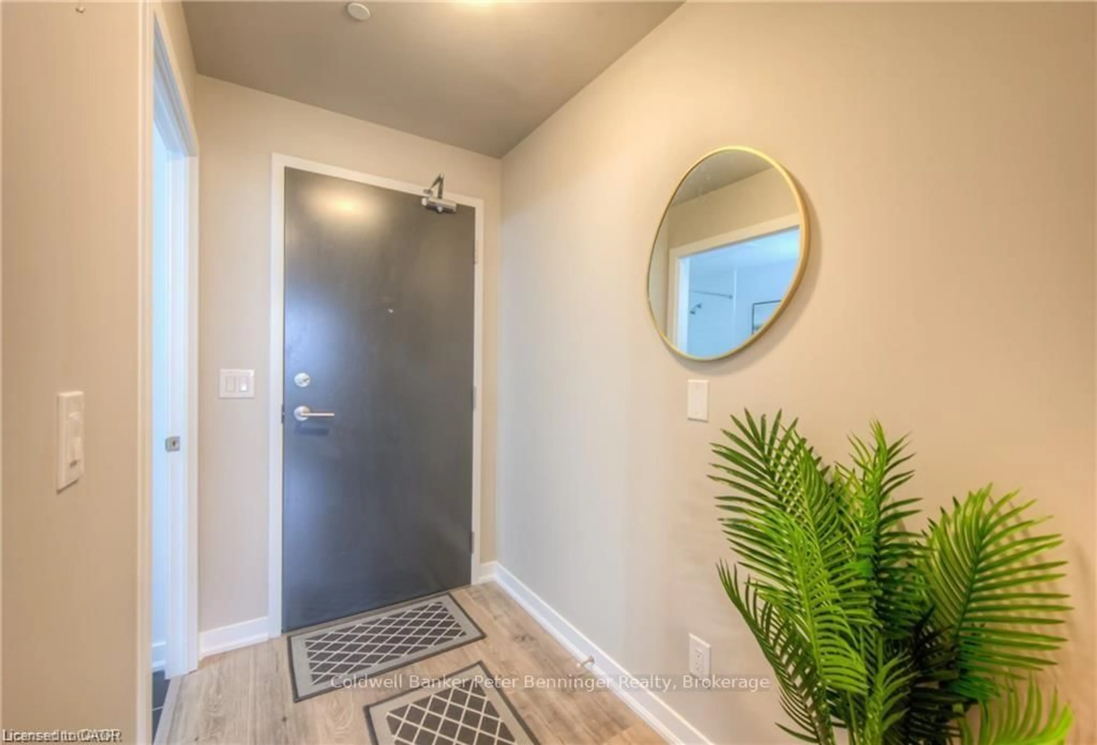 Indoor entryway for 85 Duke St #703, Kitchener Ontario N2H 4Y7