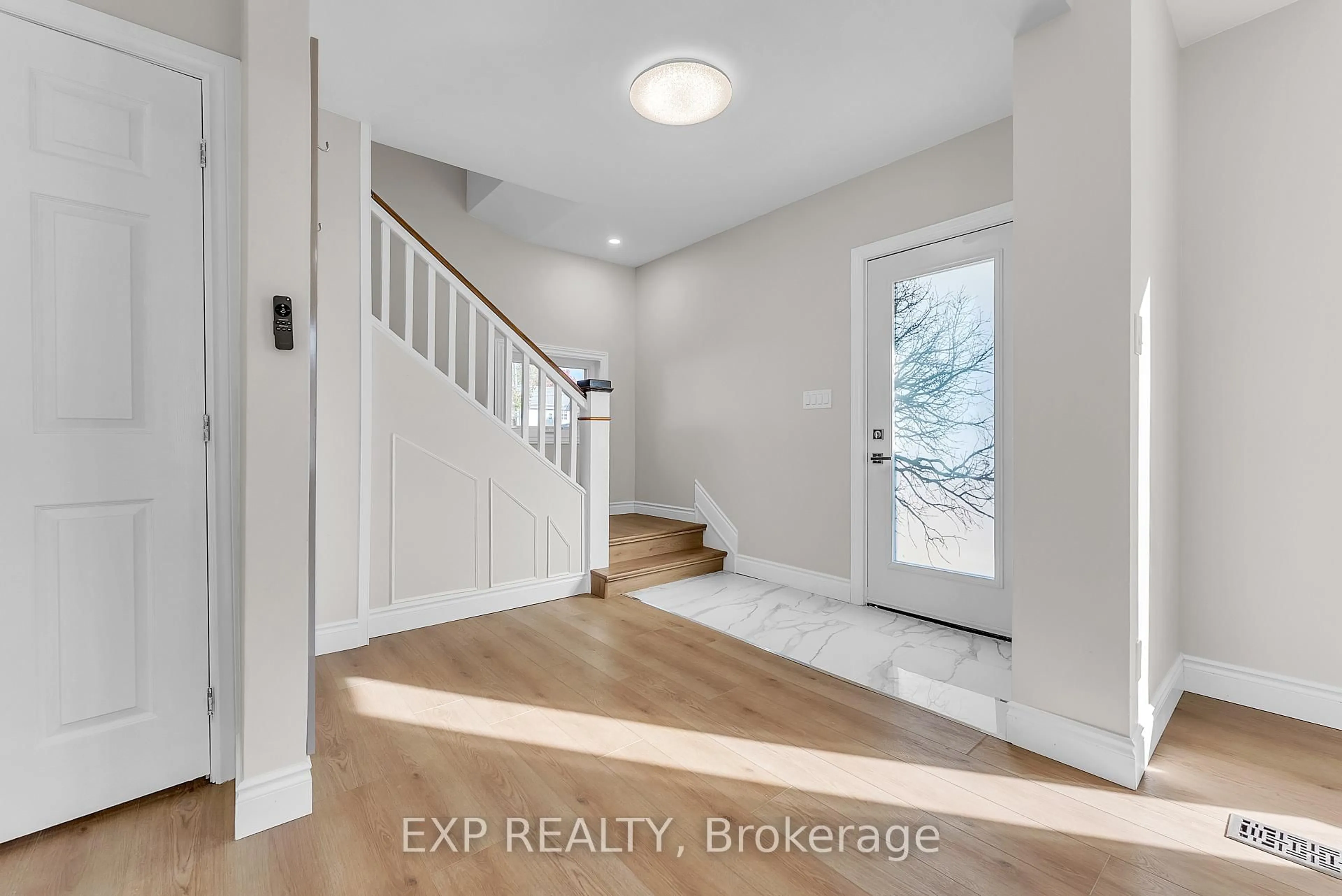 Indoor entryway for 276 Foster Ave, Belleville Ontario K8N 3R5