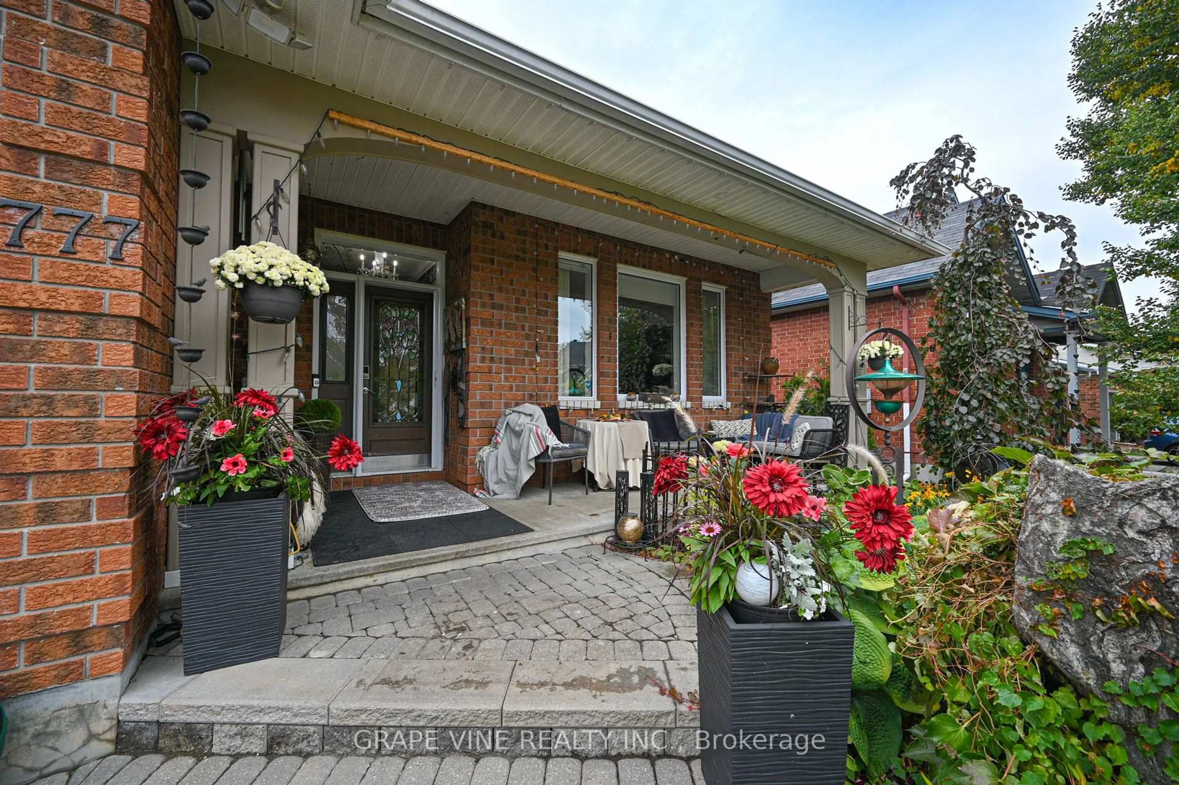 Patio, street for 777 Rolling River Cres, Ottawa Ontario K1V 1M2