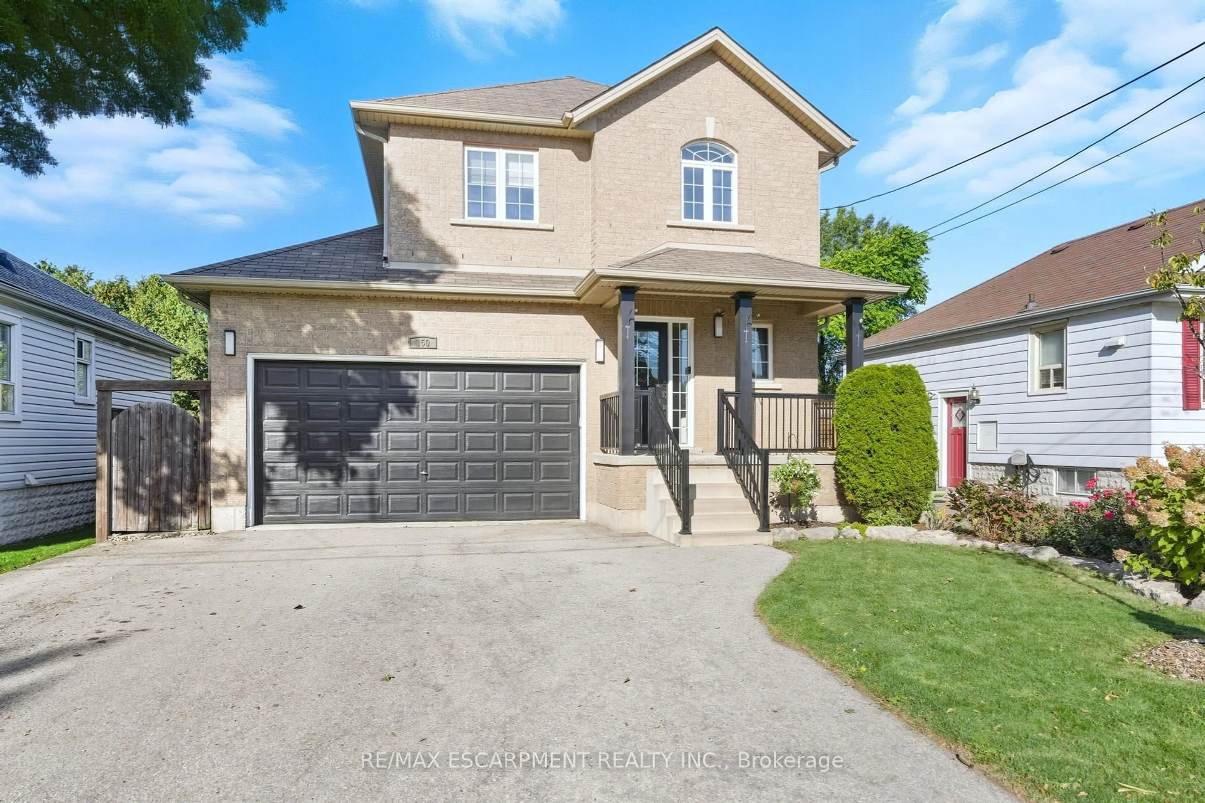 Home with brick exterior material, street for 150 East 38th St, Hamilton Ontario L8V 4E7