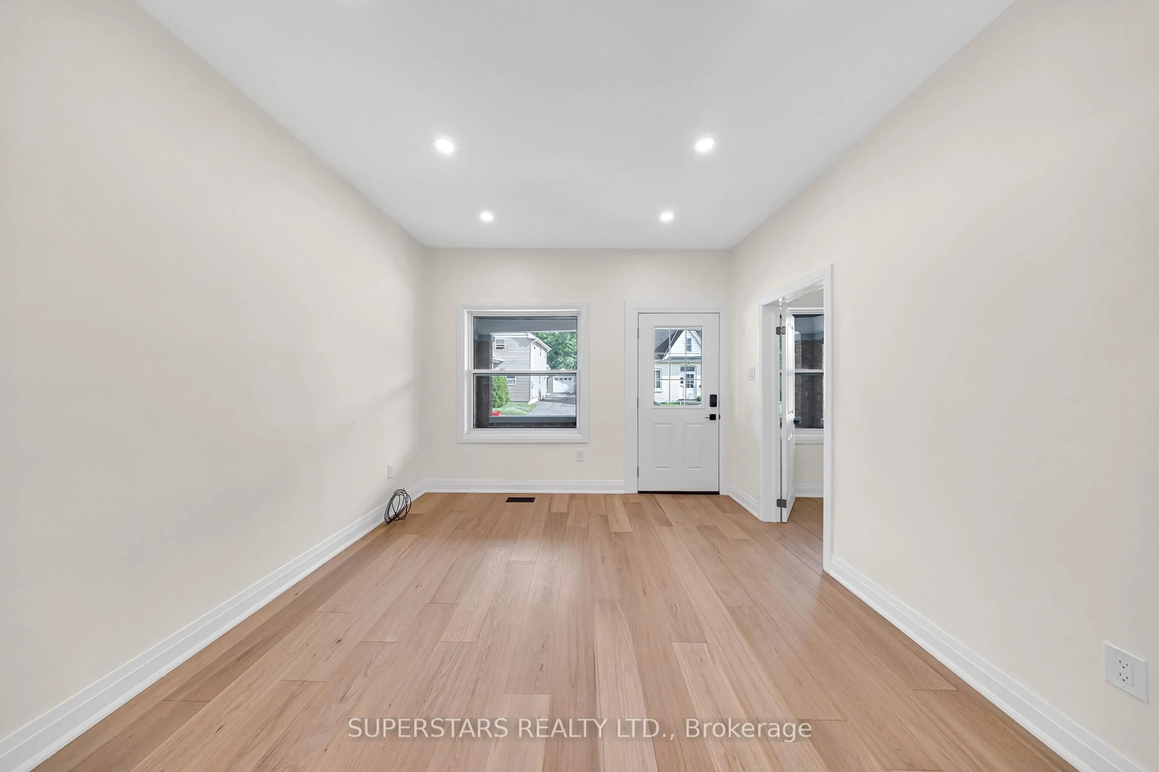 A pic of a room for 972 Dame St, London East Ontario N5Z 1M6