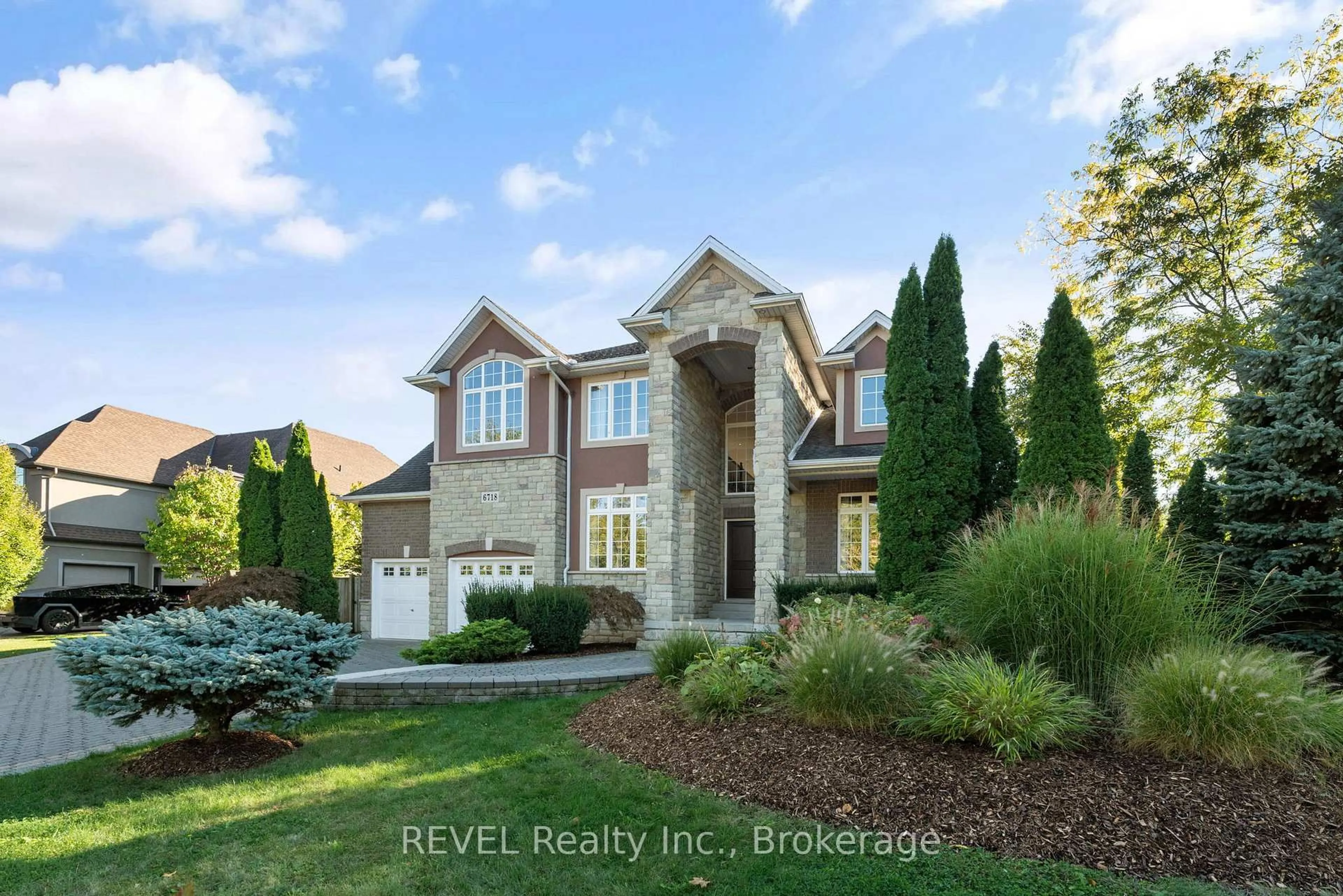 Home with brick exterior material, street for 6718 Domenic Cres, Niagara Falls Ontario L2J 4L5