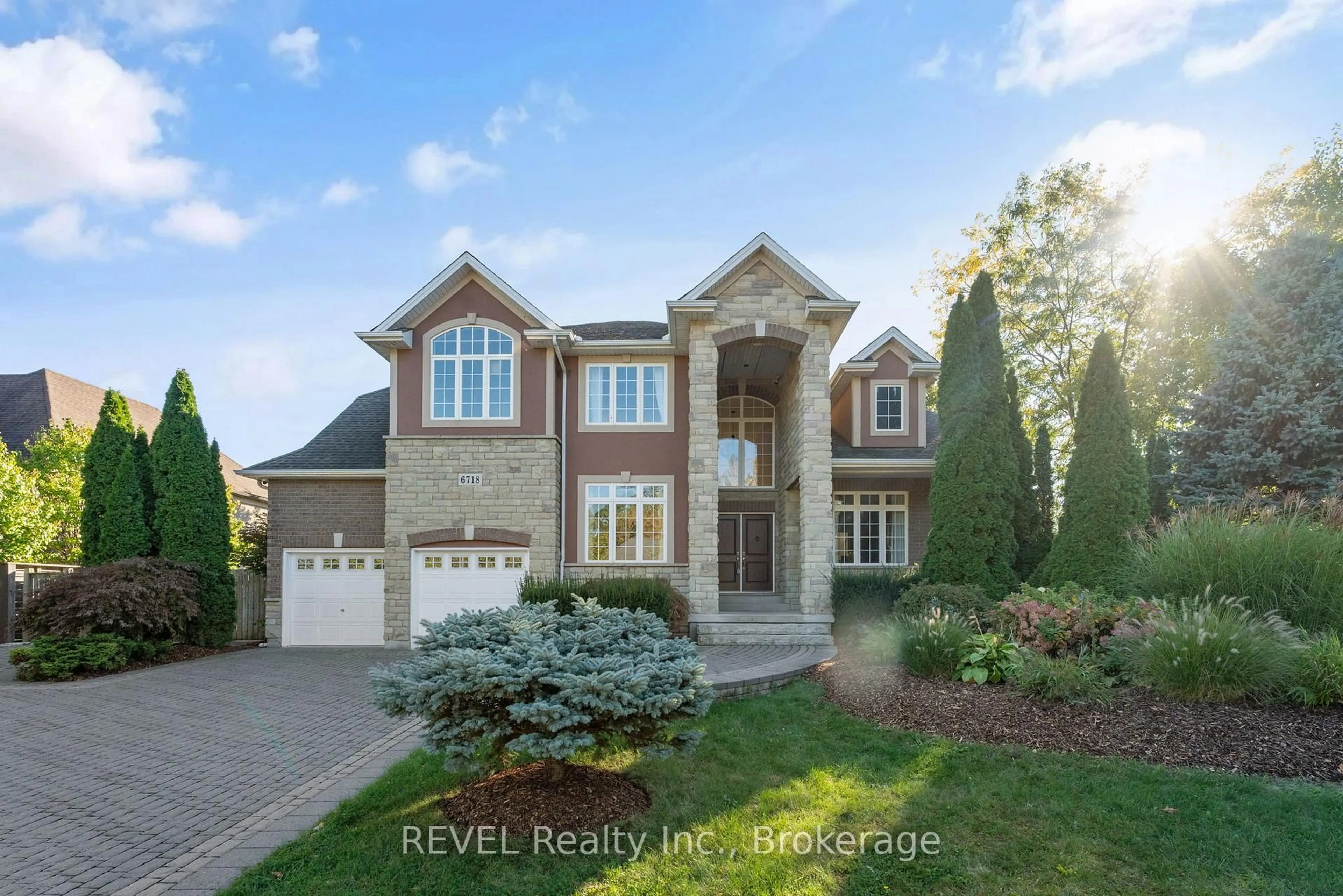 Home with brick exterior material, street for 6718 Domenic Cres, Niagara Falls Ontario L2J 4L5
