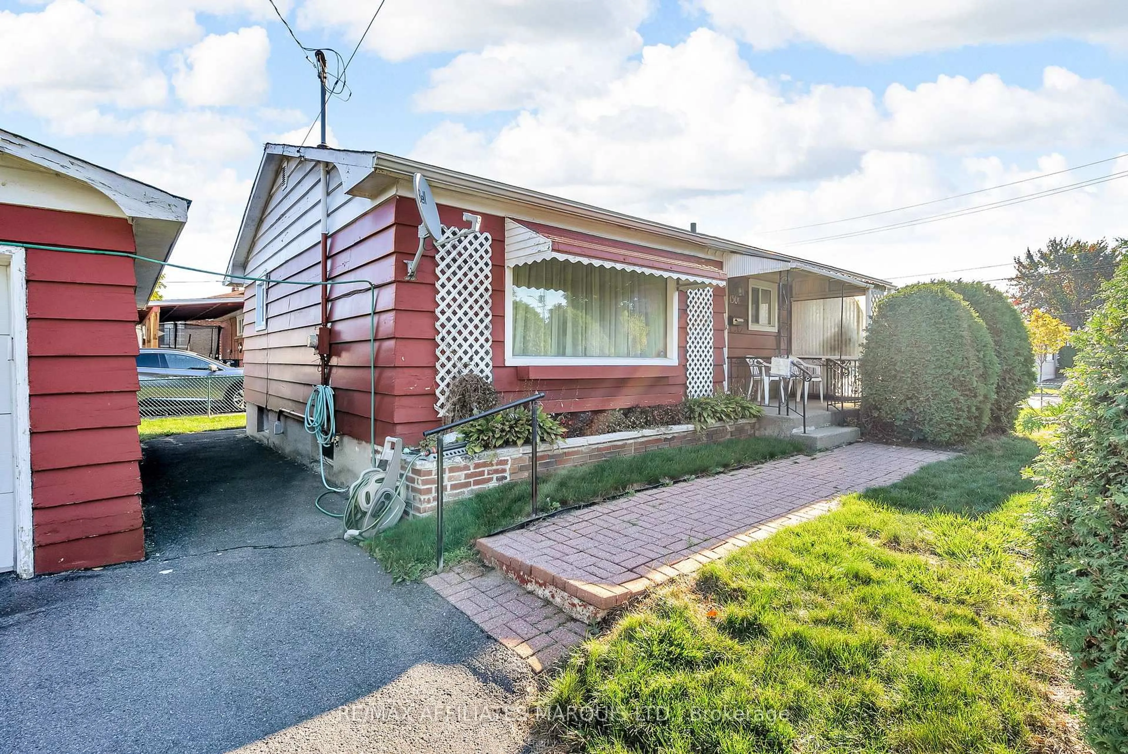 Unknown for 1301 Gallinger Ave, Cornwall Ontario K6J 4T4