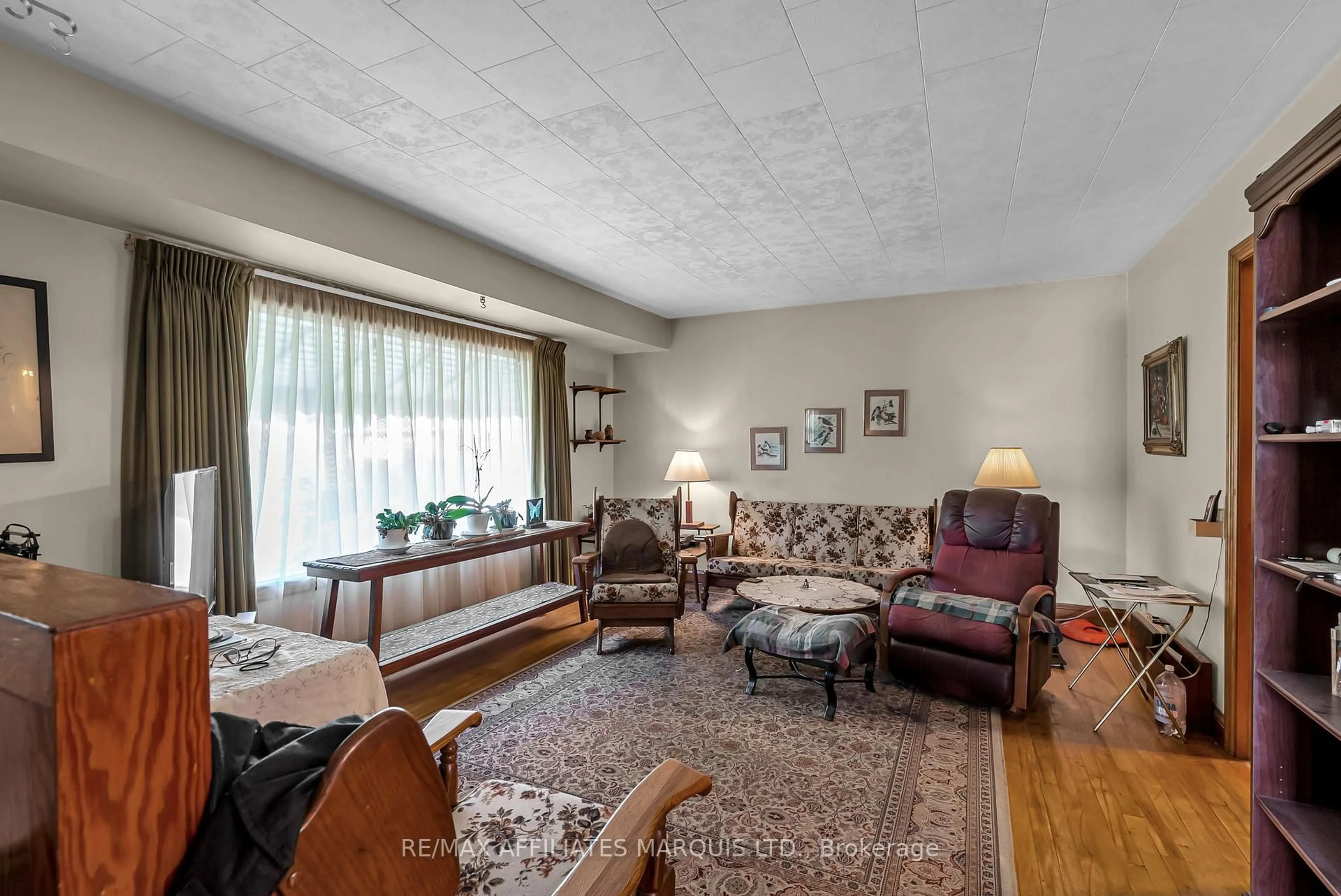 Living room with furniture, unknown for 1301 Gallinger Ave, Cornwall Ontario K6J 4T4
