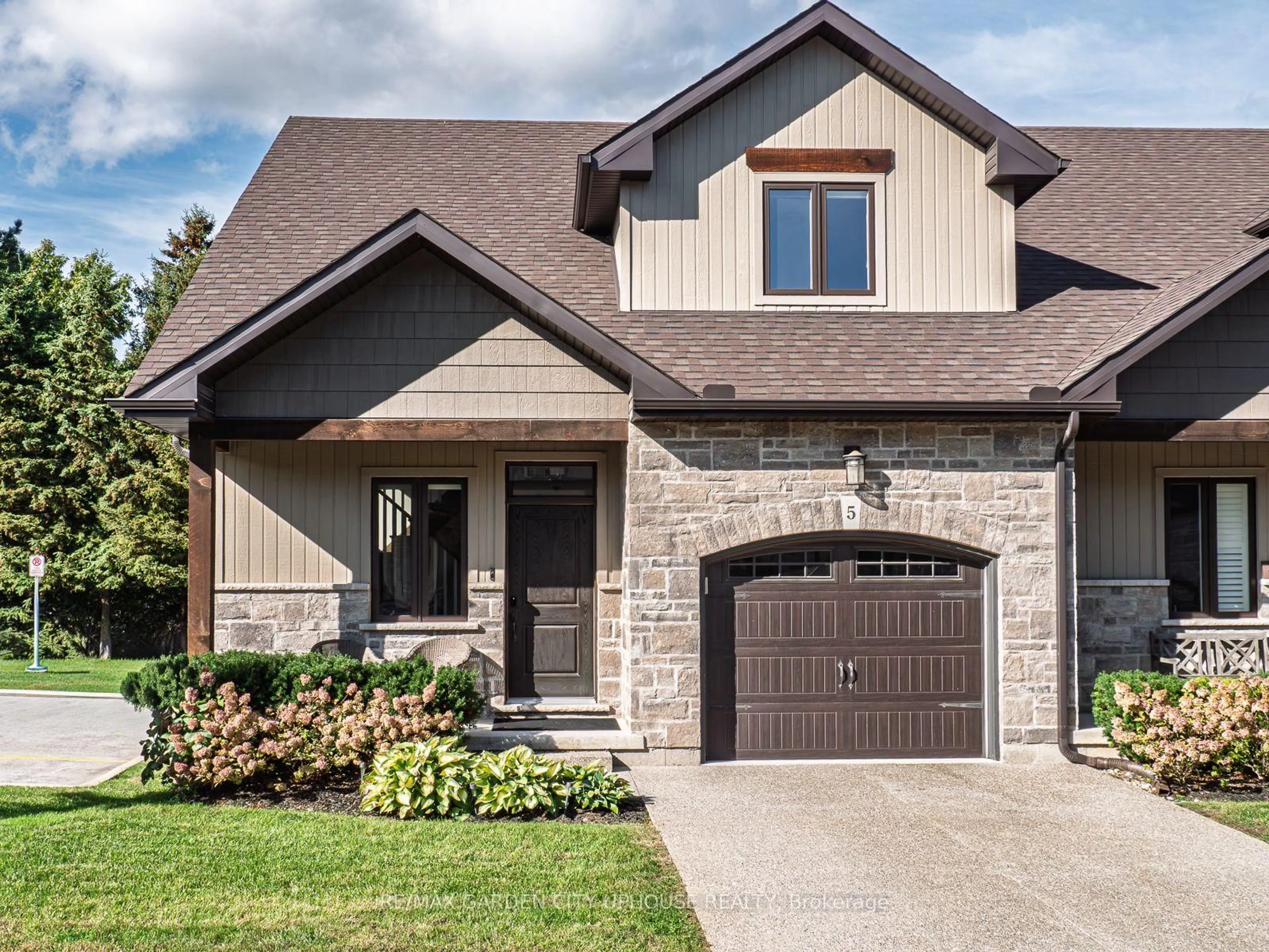 Home with brick exterior material, street for 3300 Culp Rd #5, Lincoln Ontario L0R 2E0